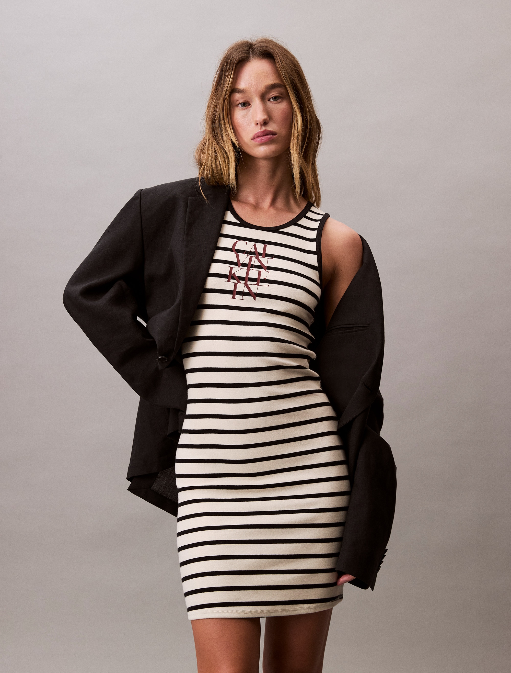 Calvin Klein Jeans Jerseykleid »COTTON RIB STRIPE SL DRESS«, Mit tiefem Rundhalsausschnitt