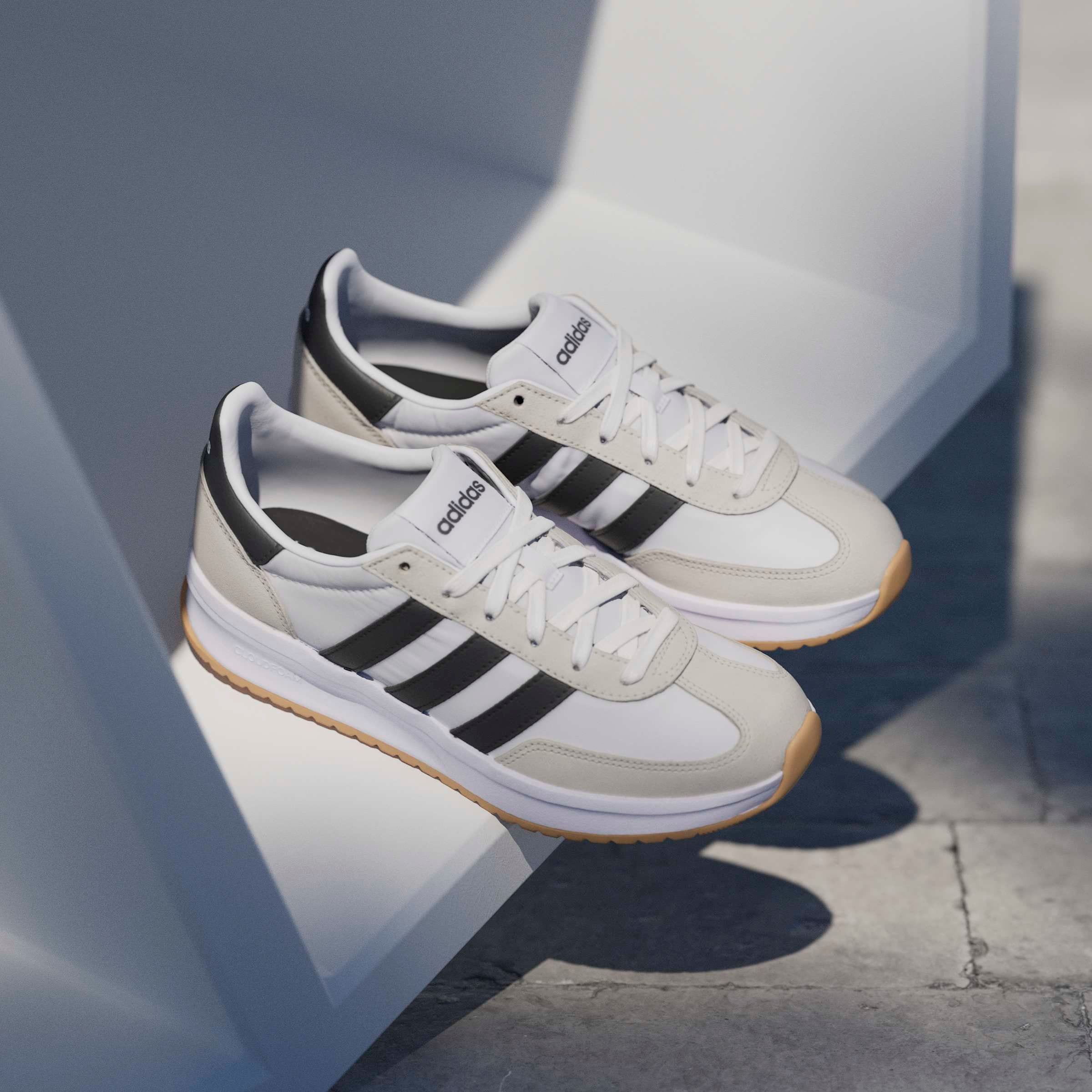 adidas Sportswear Sneaker »RUN 70S 2.0«, inspiriert vom Design des SL72