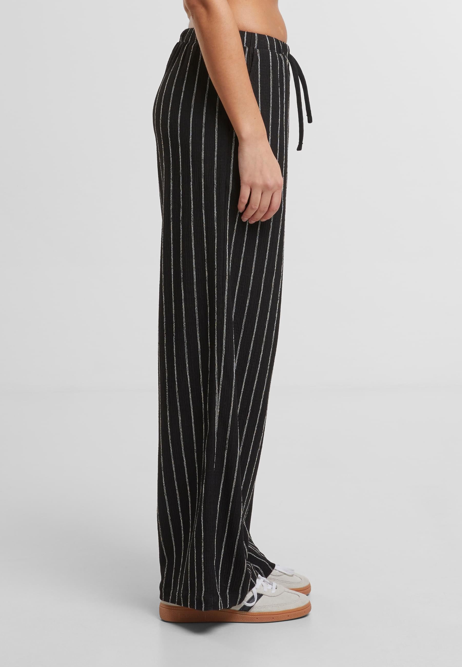 URBAN CLASSICS Stoffhose »Urban Classics Ladies Structured Striped Relaxed Fit Pants«, (1 tlg.)