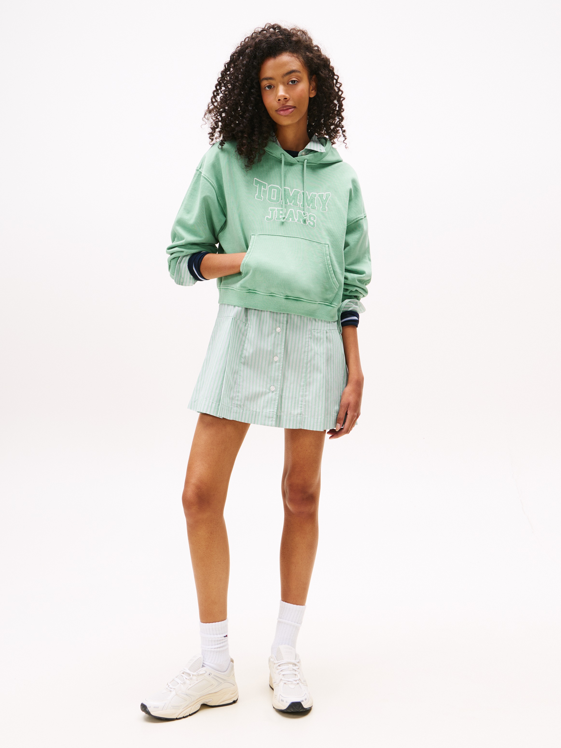 Kapuzensweatshirt TOMMY JEANS "TJW BXY CRP VARSITY HOODIE", Damen, Gr. L (40), cloudy jade, Sweatware, Obermaterial: 100% Baumwolle, bedruckt, Sweatshirts 2
