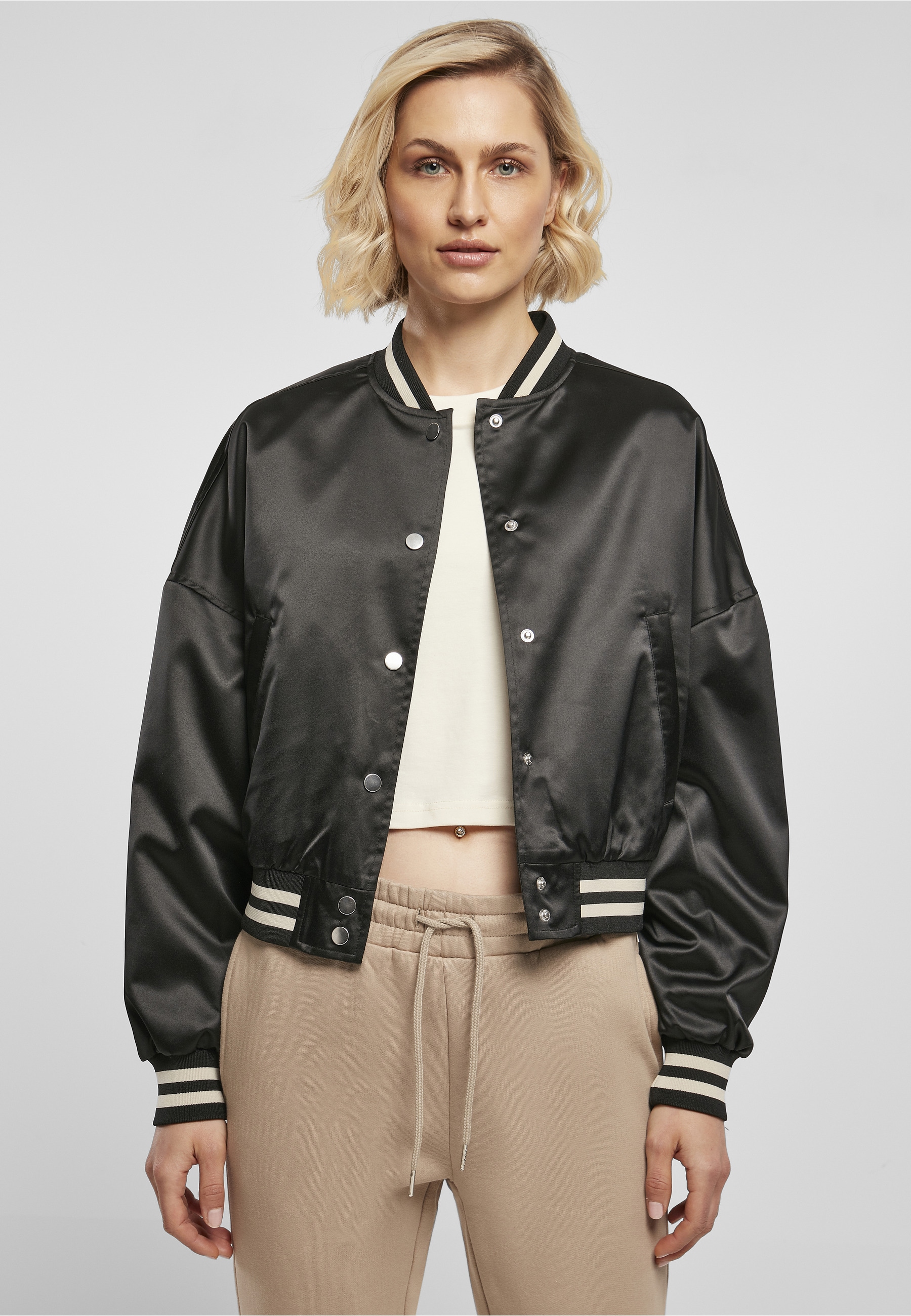 URBAN CLASSICS Collegejacke »Urban Classics Damen Ladies Short Oversized Satin College Jacket« 1 Stk. tlg. ohne Kapuze
