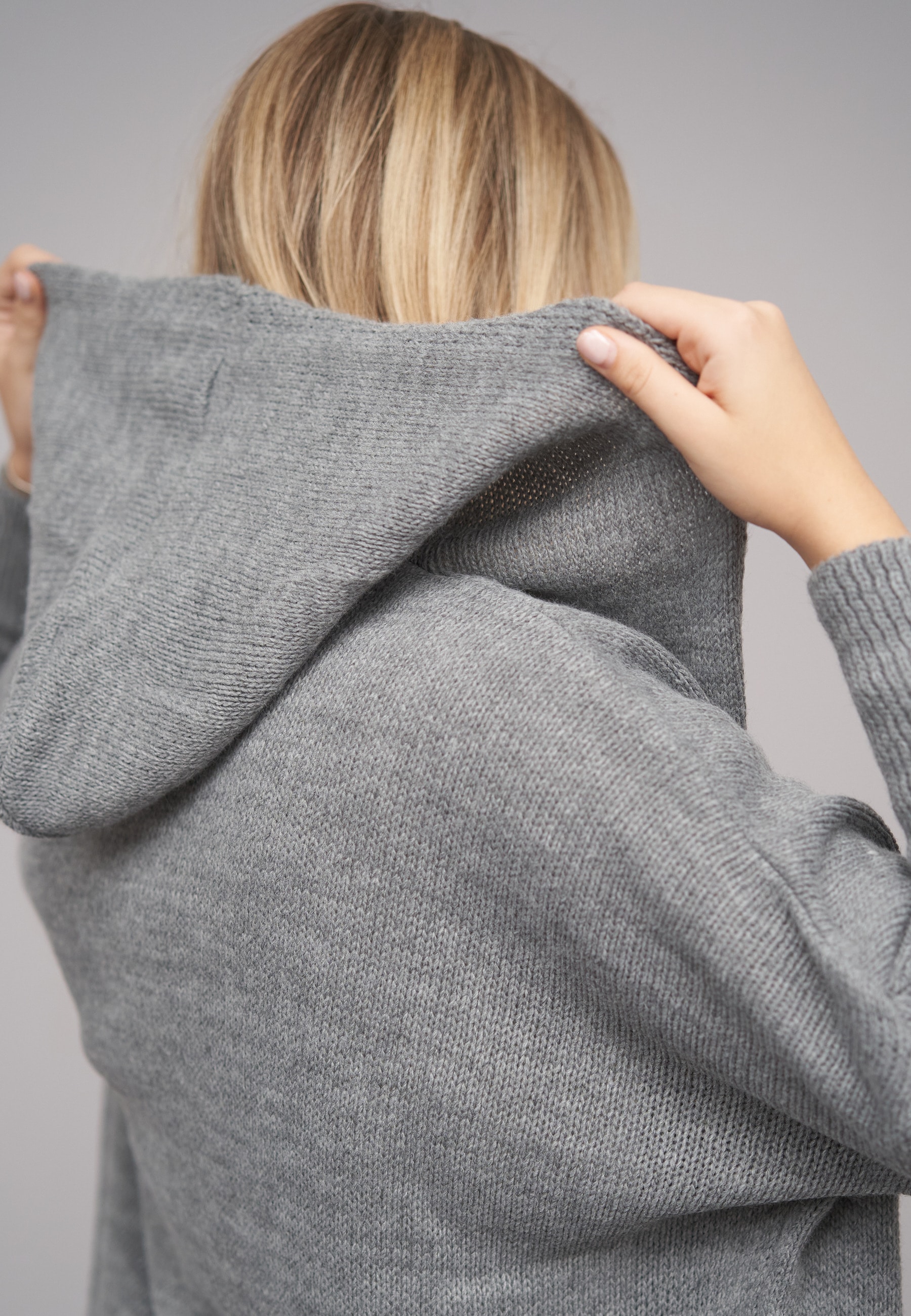 CLOUD 5IVE Strickjacke »CLOUD 5IVE Longform knit cardigan with hood« 1