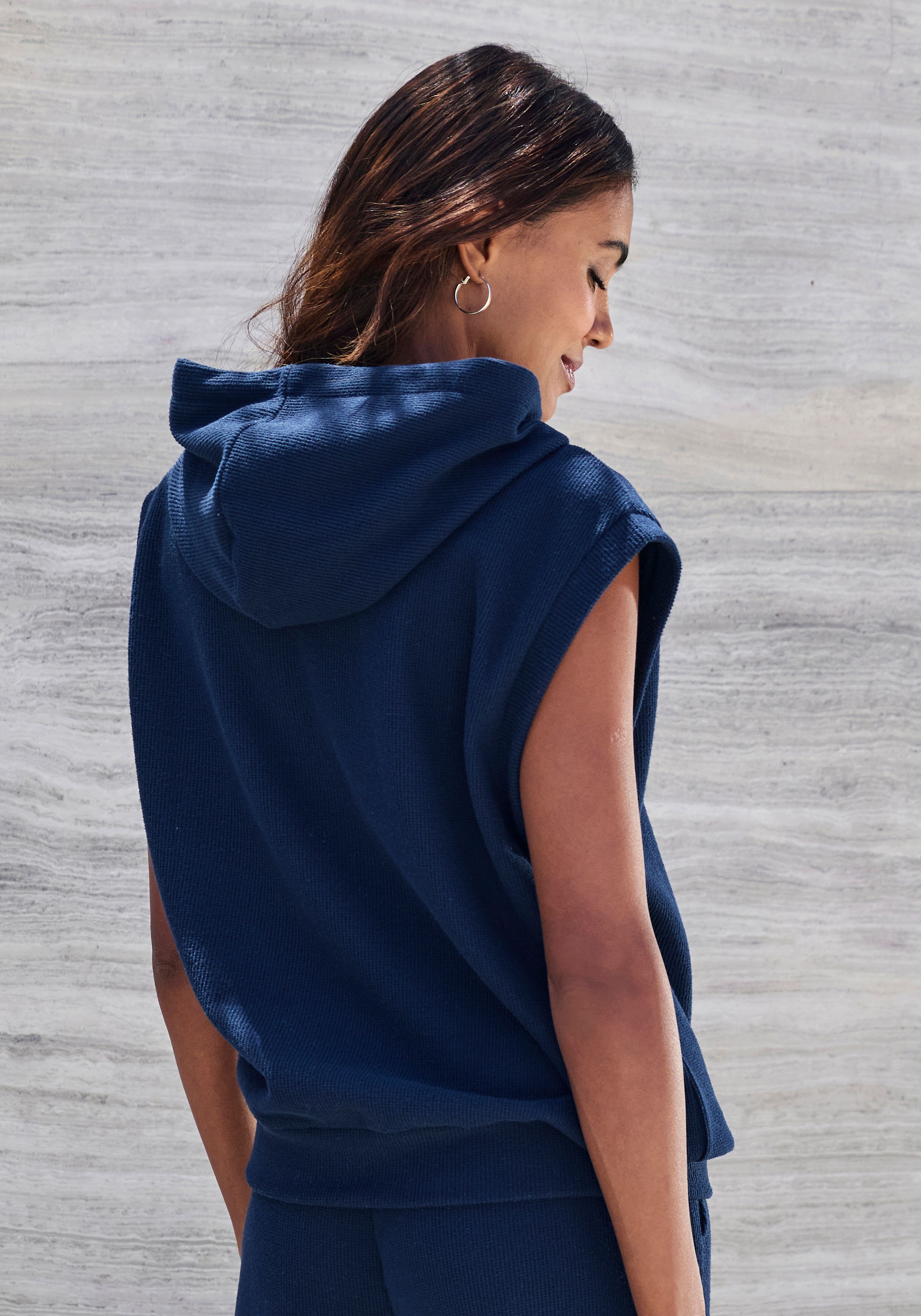 LASCANA Kapuzensweatshirt , in modischer Piqué-Optik
