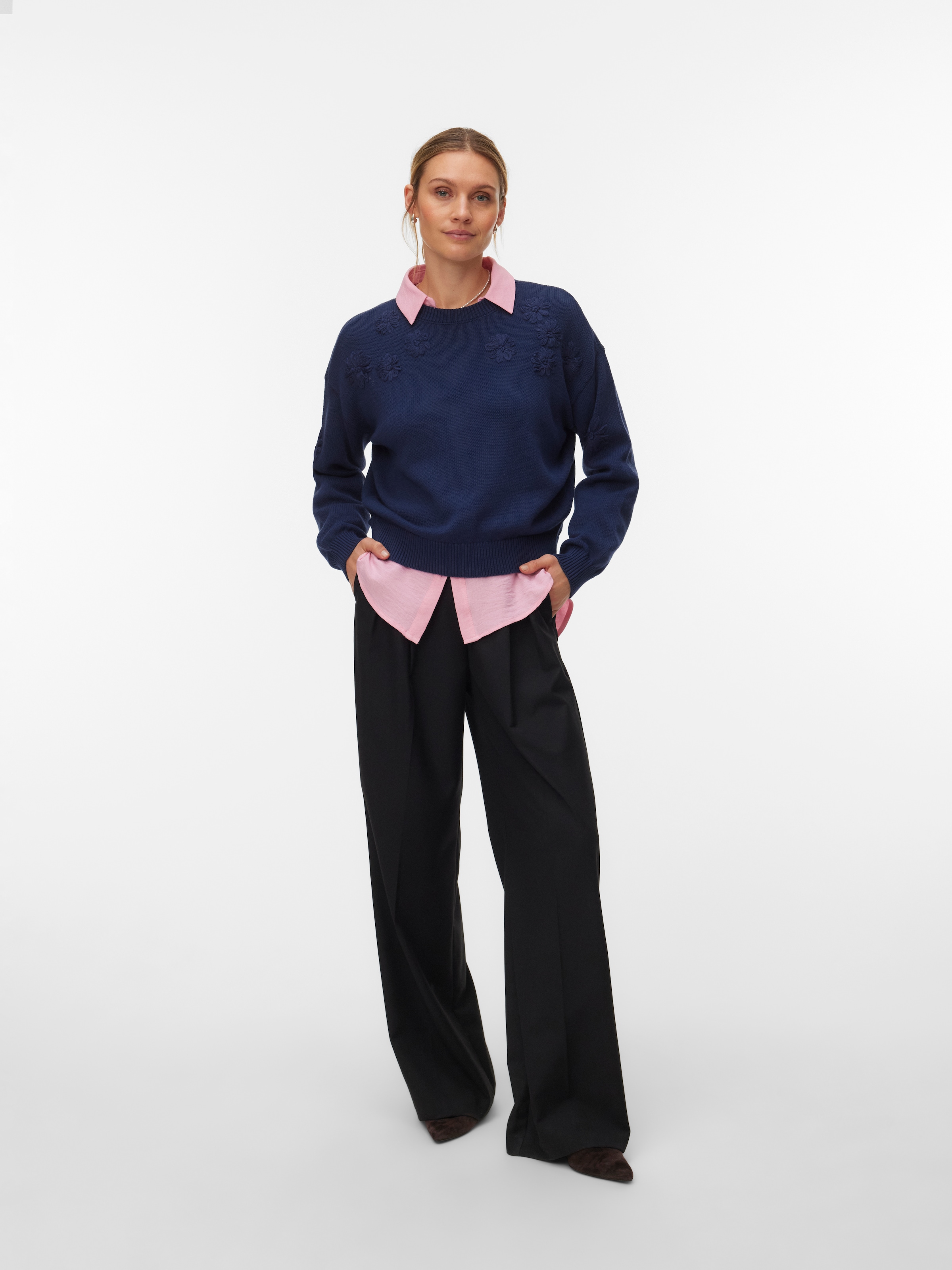 Vero Moda Strickpullover »VMDAISY EMB LS O-NECK PULLOVER BOO« mit zartem Blumenmuster