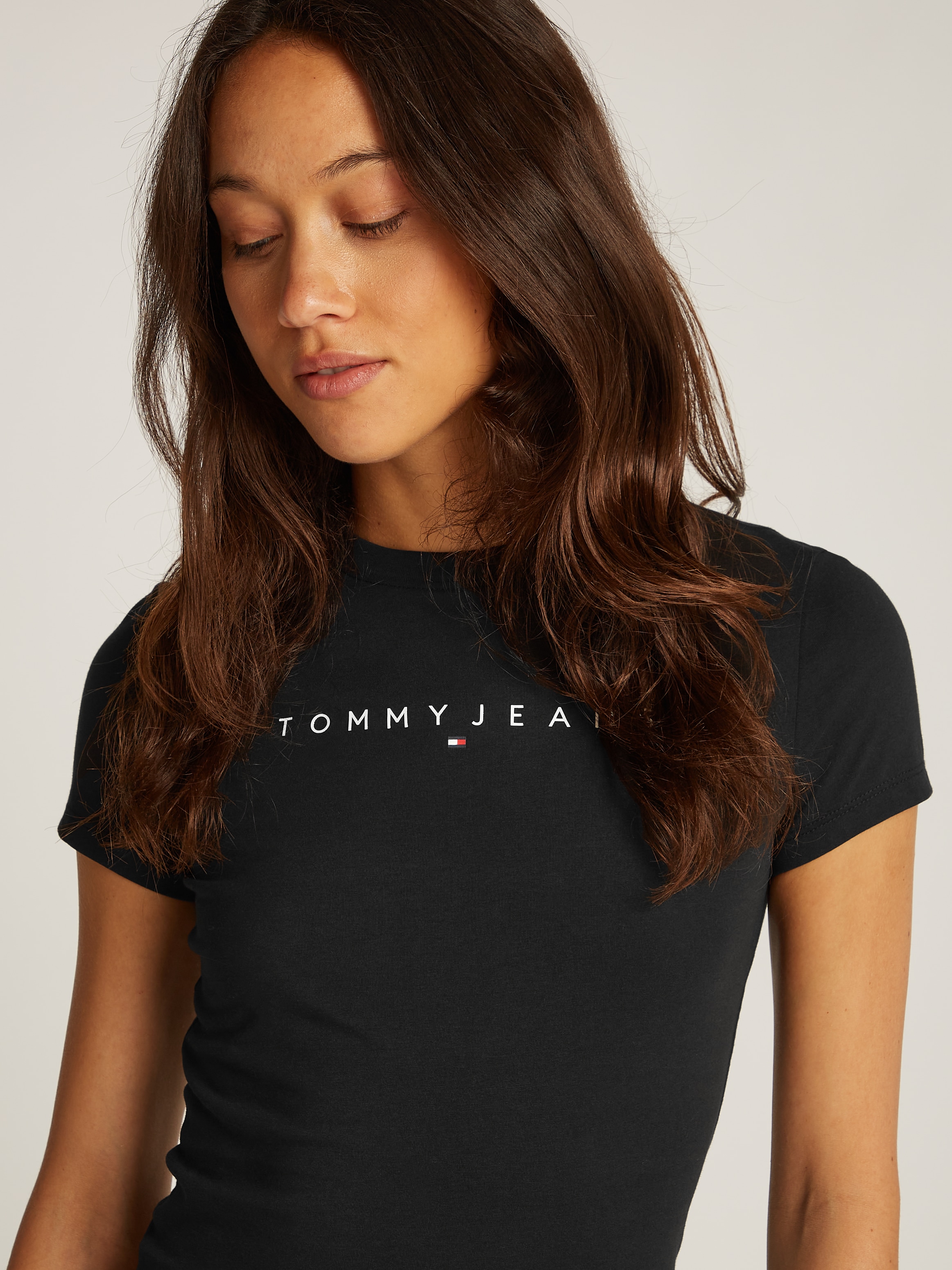 Tommy Jeans T-Shirt »TJW SLIM LINEAR TEE EXT«, mit Logo-Schriftzug