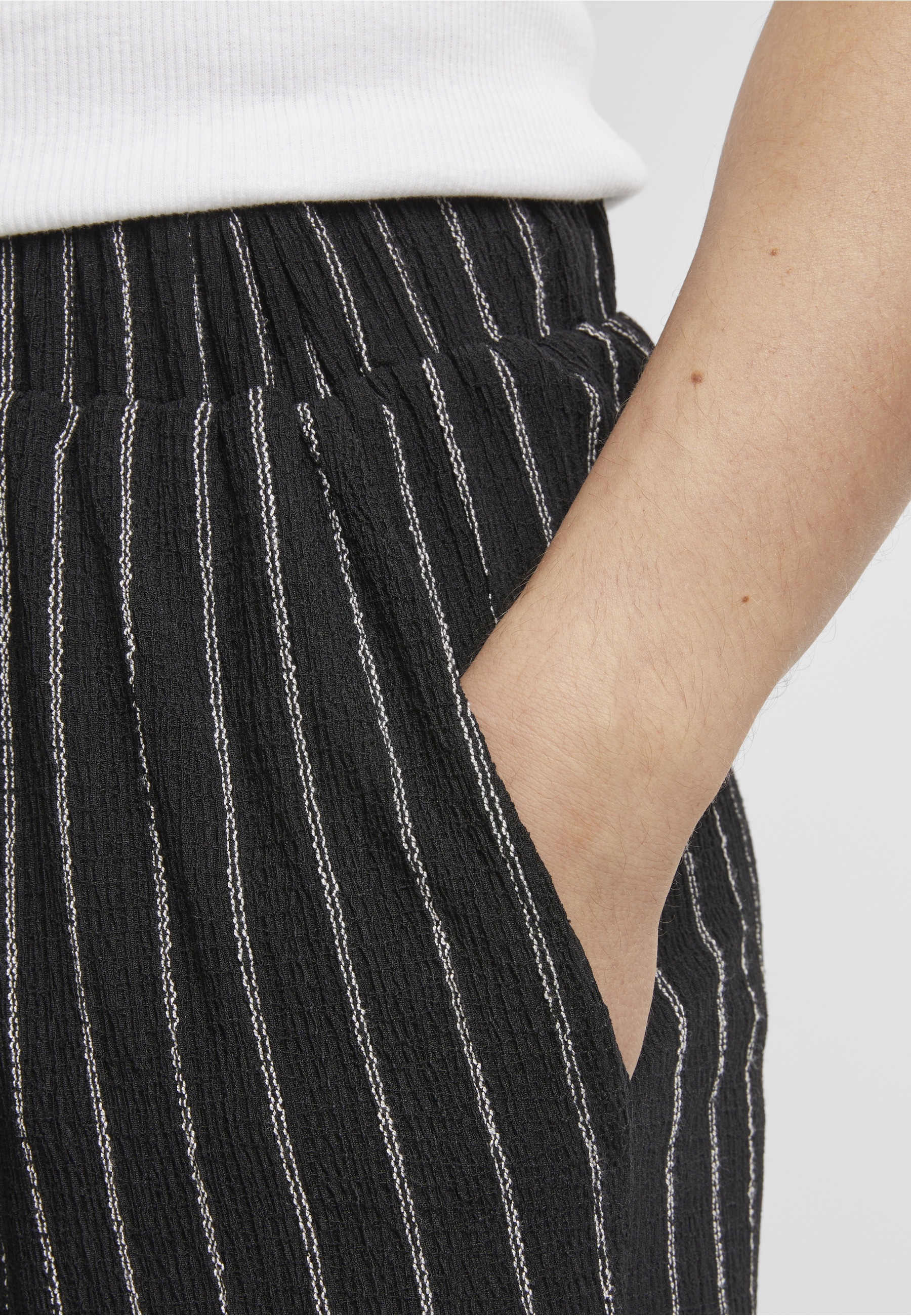 URBAN CLASSICS Shorts »Urban Classics Striped Crinkle Resort Shorts«