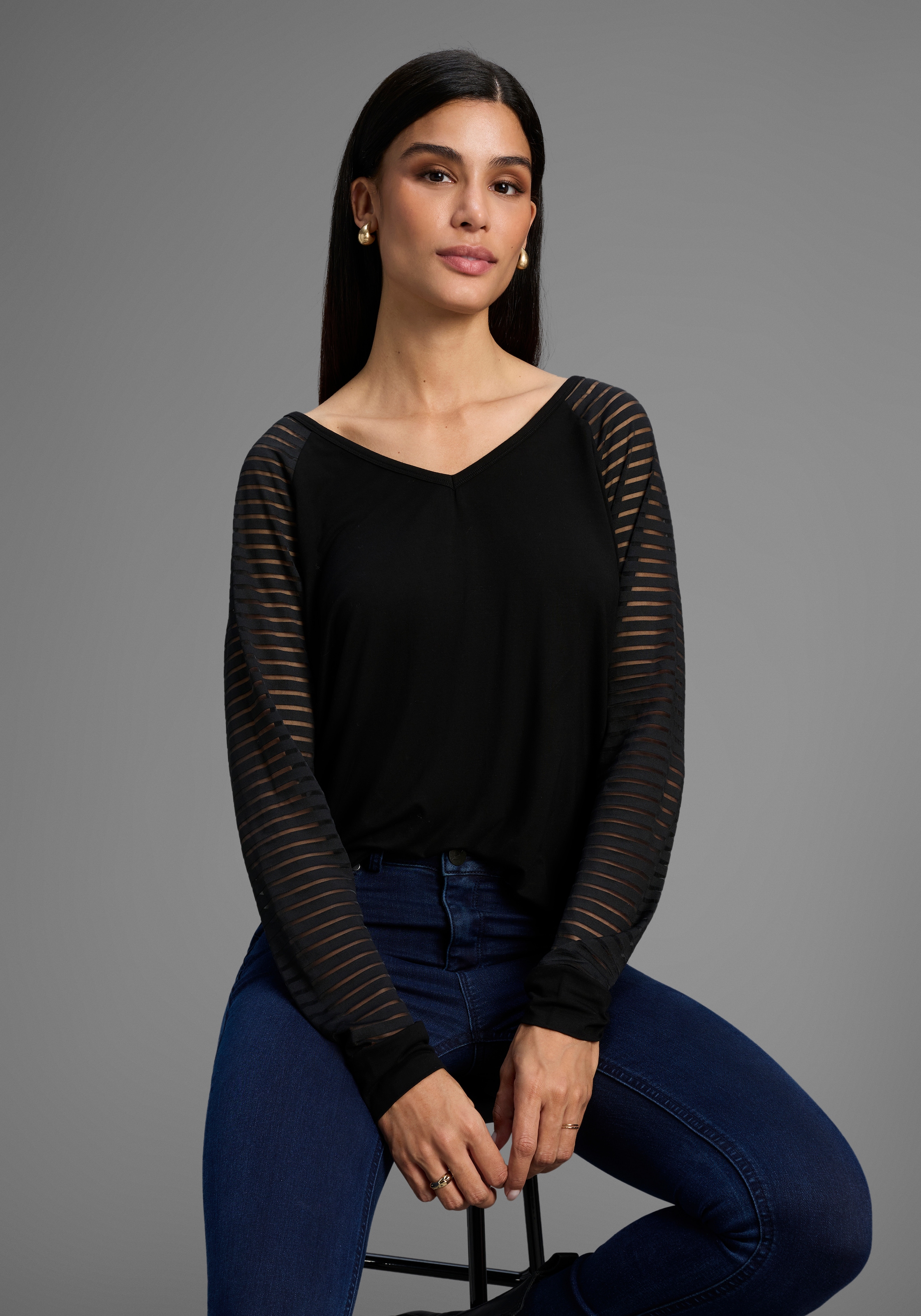 Bruno Banani V-Shirt, mit Mesh-Streifen im Ärmel - NEUE KOLLEKTION günstig online kaufen