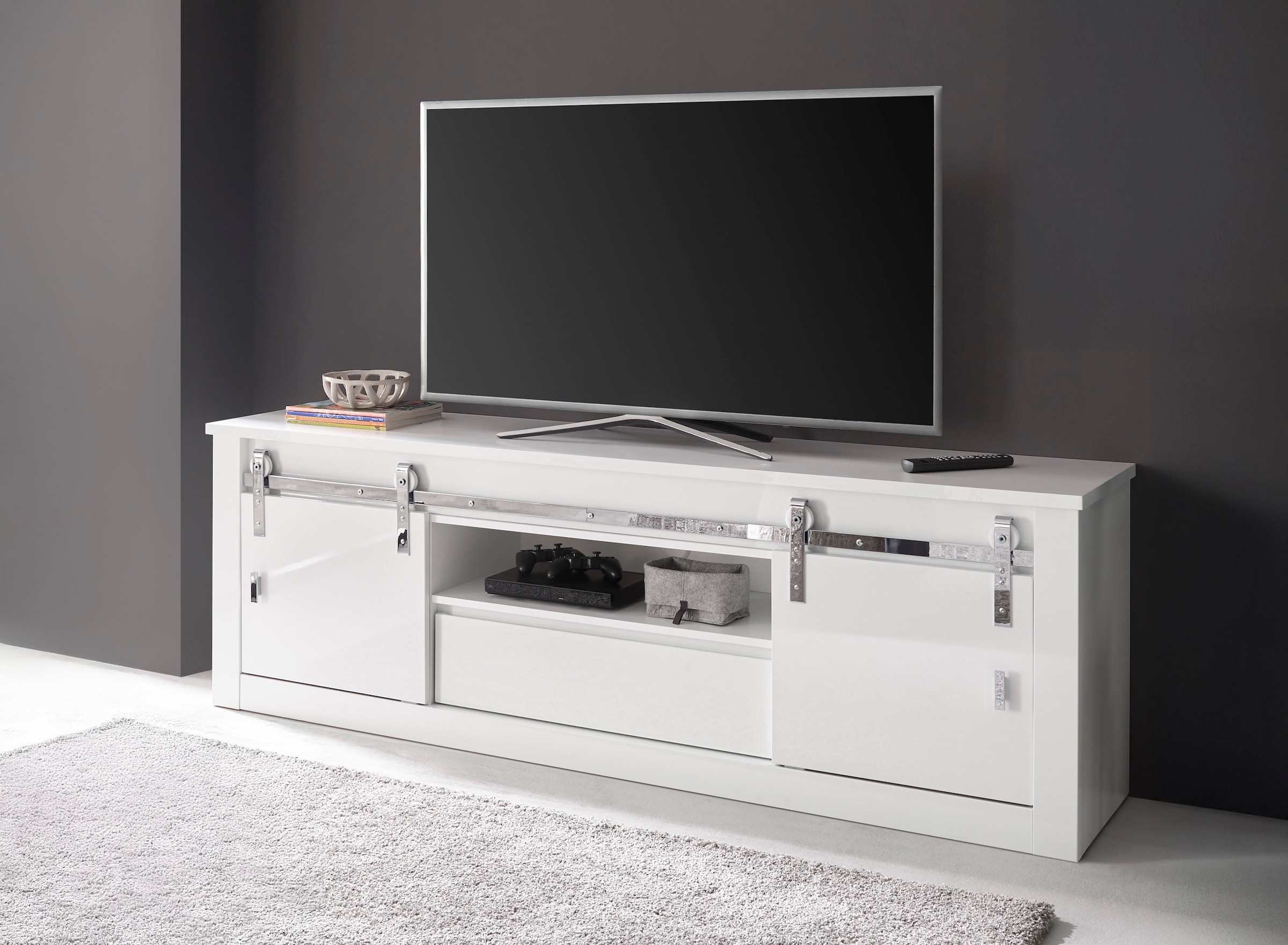 Home affaire Lowboard »Daytona, moderner TV-Unterschrank, Kommode in Weiß Hochglanz« mit Schiebetürenbeschlag in Chrom-Optik, ausreichend Stauraum