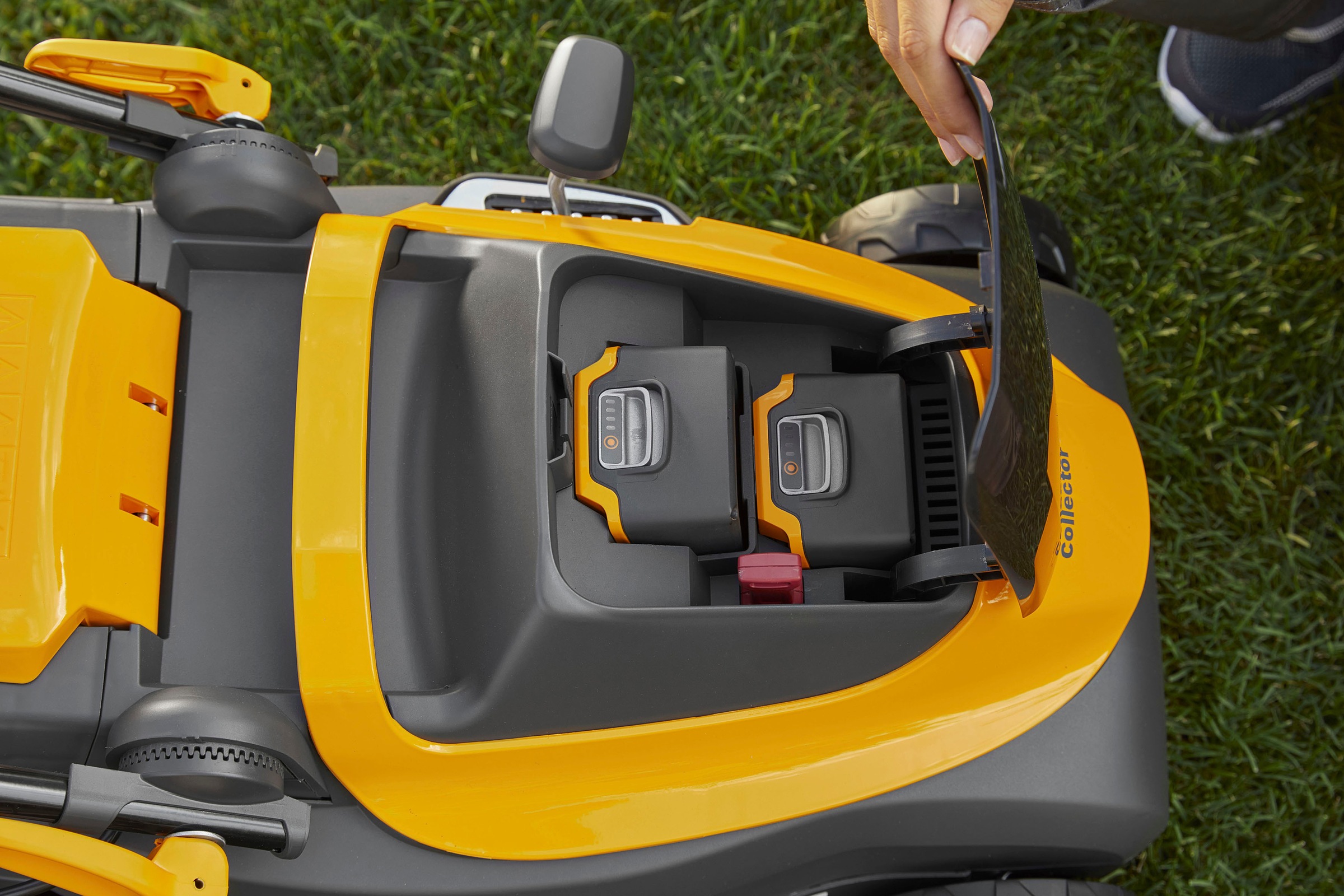 STIGA GARDEN Akkurasenmäher »Collector 136e«, mit 2 Akkus 20V/2Ah und Doppel-Ladegerät