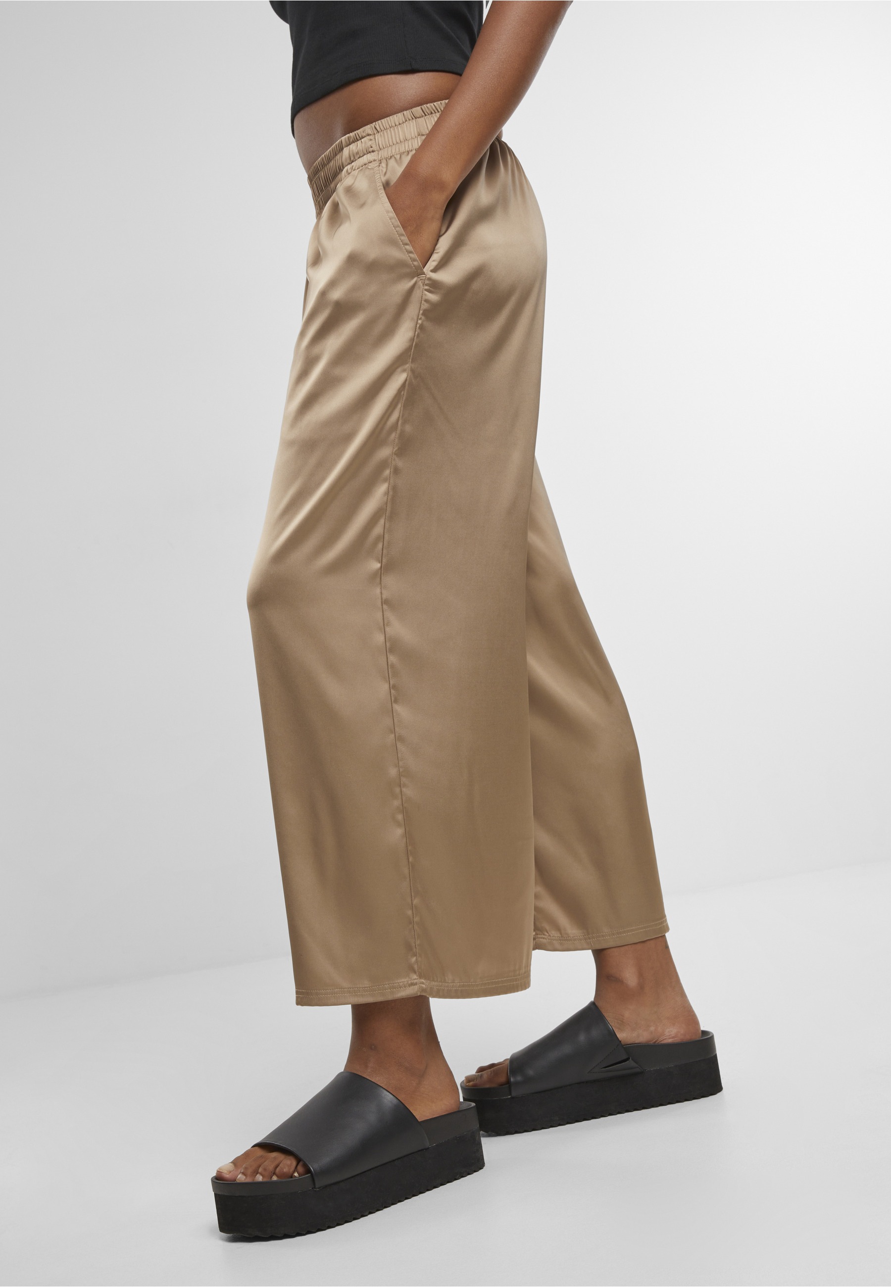 URBAN CLASSICS Stoffhose »Urban Classics Ladies Satin Wide Leg Culotte«