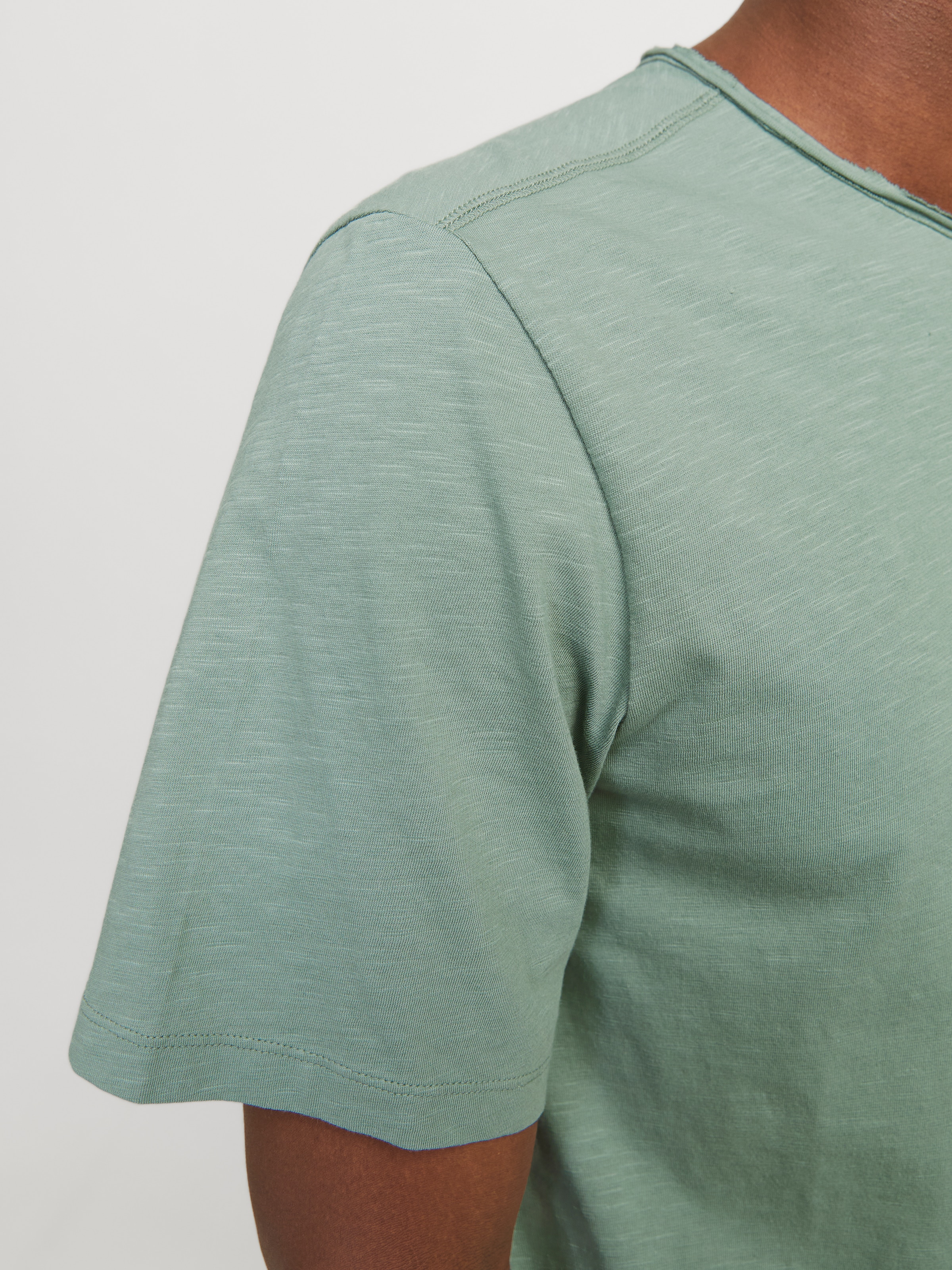 Jack & Jones Rundhalsshirt »JJEBASHER TEE O-NECK SS NOOS«, mit Rundhalsausschnitt