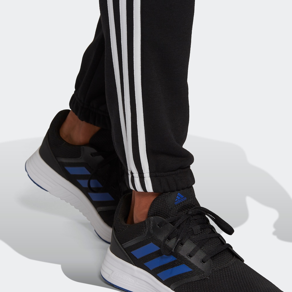 adidas Sportswear Sporthose »ESSENTIALS FLEECE TAPERED ELASTIC CUFF 3STREIFEN HOSE«, (1 tlg.)