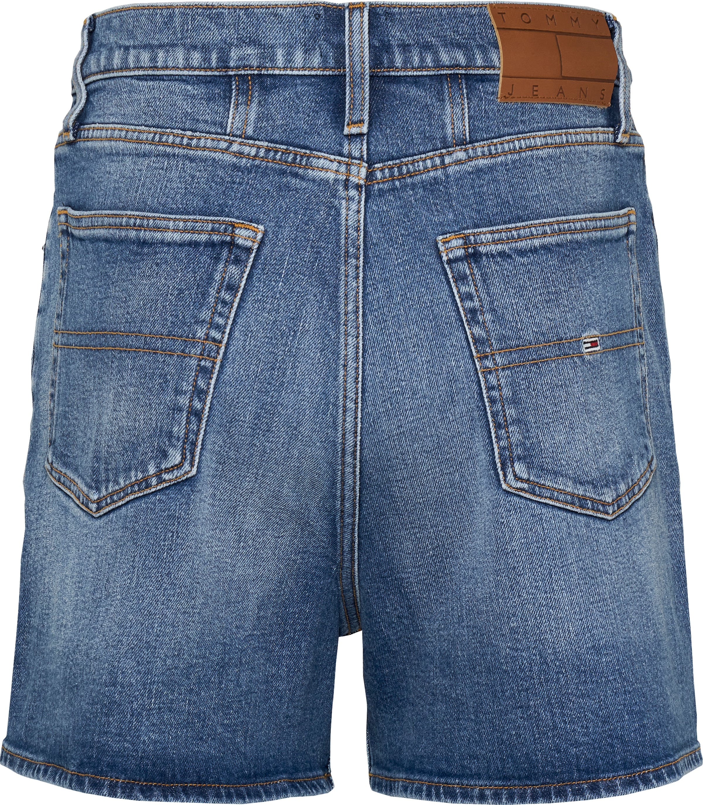 Tommy Jeans Shorts »MOM SHORT BI0134«, mit Logo-Badge, in blauer Waschung