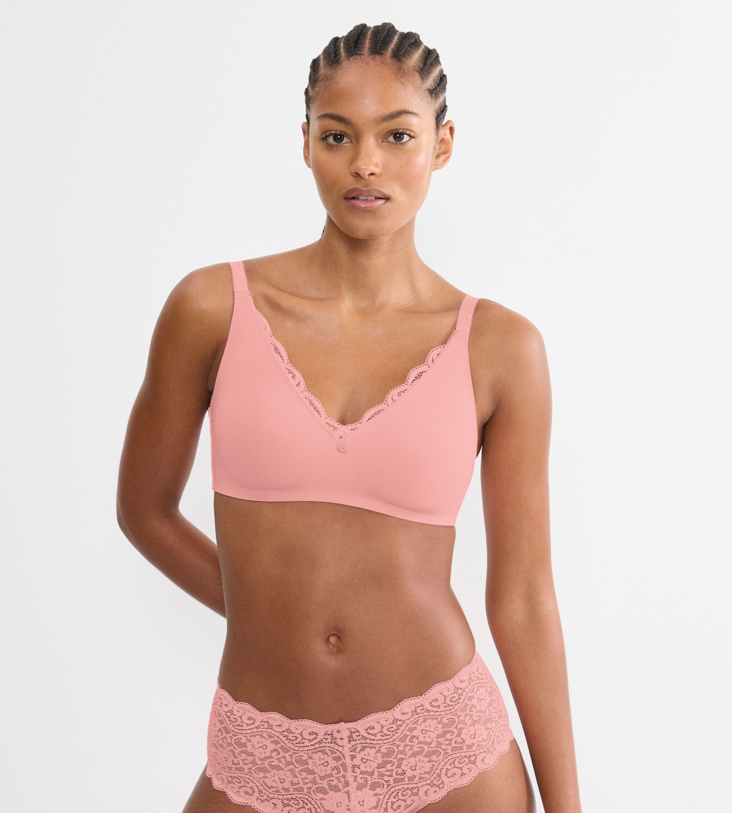 Triumph "Amourette N01" mit Spitzendetails und ohne Bügel günstig online kaufen