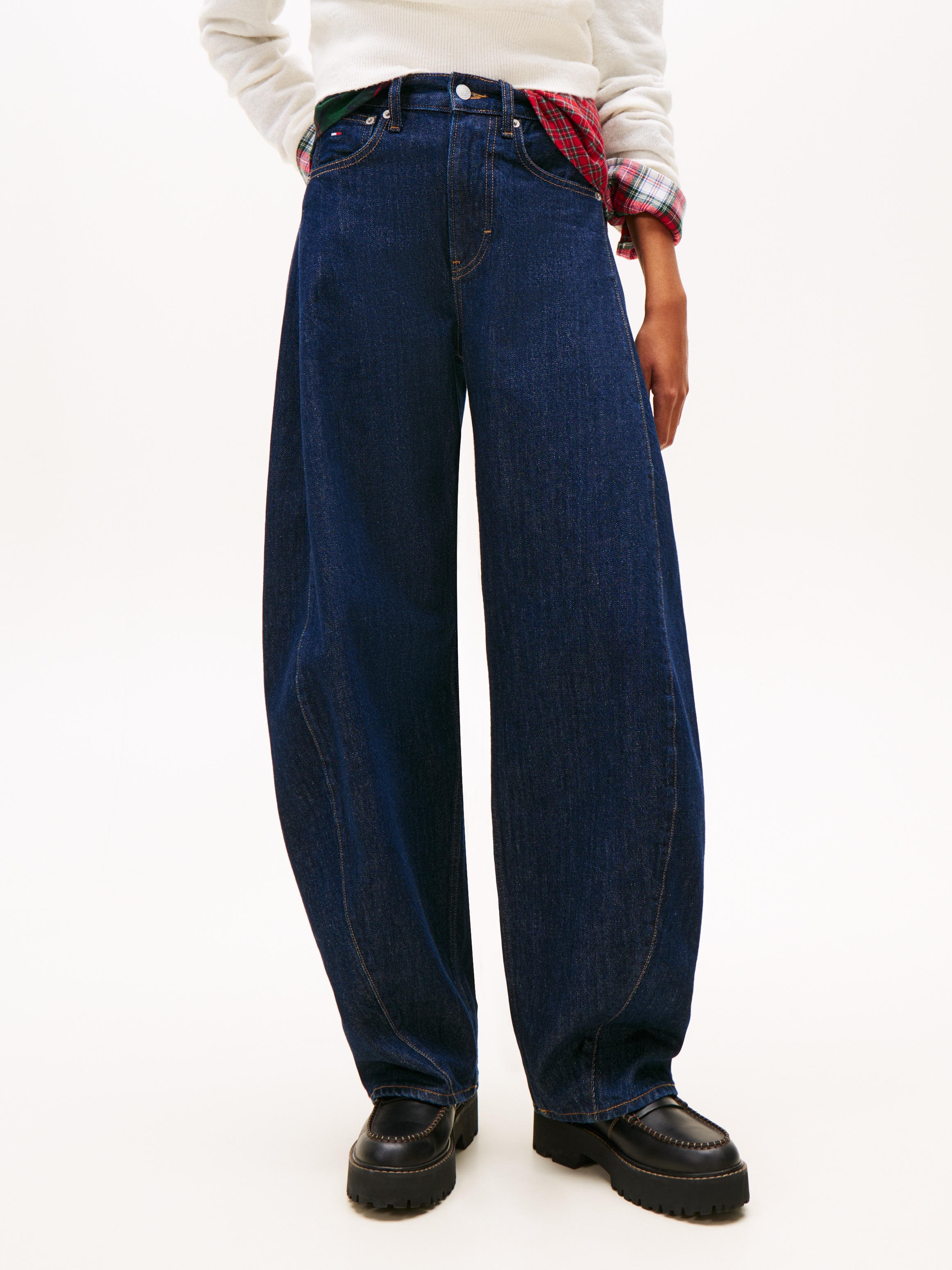 Tapered-fit-Jeans TOMMY JEANS "ELLA MID BARREL DI4156", Damen, Gr. 33, Länge 30, denim schwarz, Denim/Jeans, Obermaterial: 99% Baumwolle, 1% Elasthan, unifarben, bequem knöchellang, Jeans