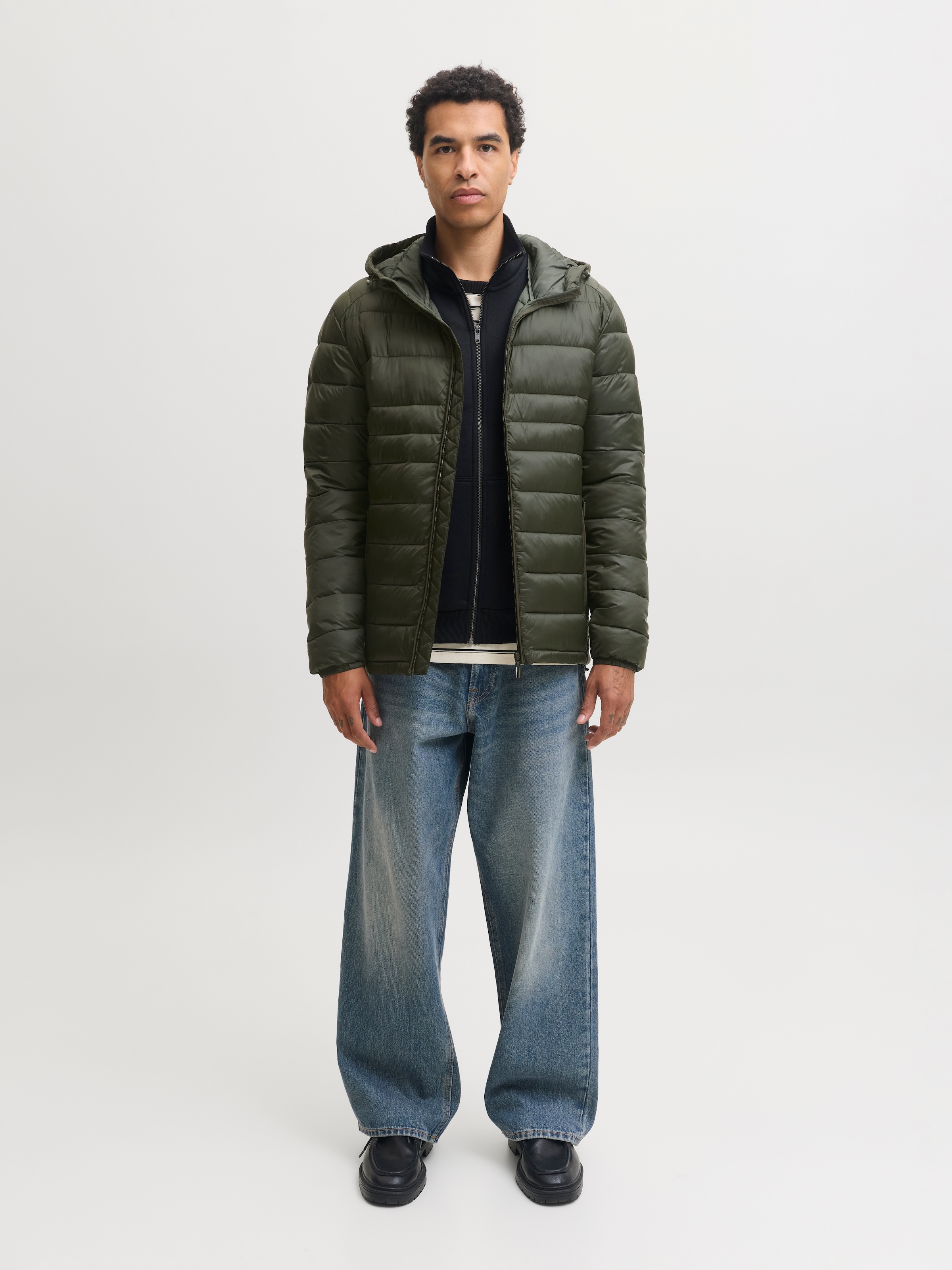 Jack & Jones Steppjacke »JJEKINGSLEY LIGHT PUFFER HOOD NOOS« mit Kapuze Kunstfaser, mit Kapuze