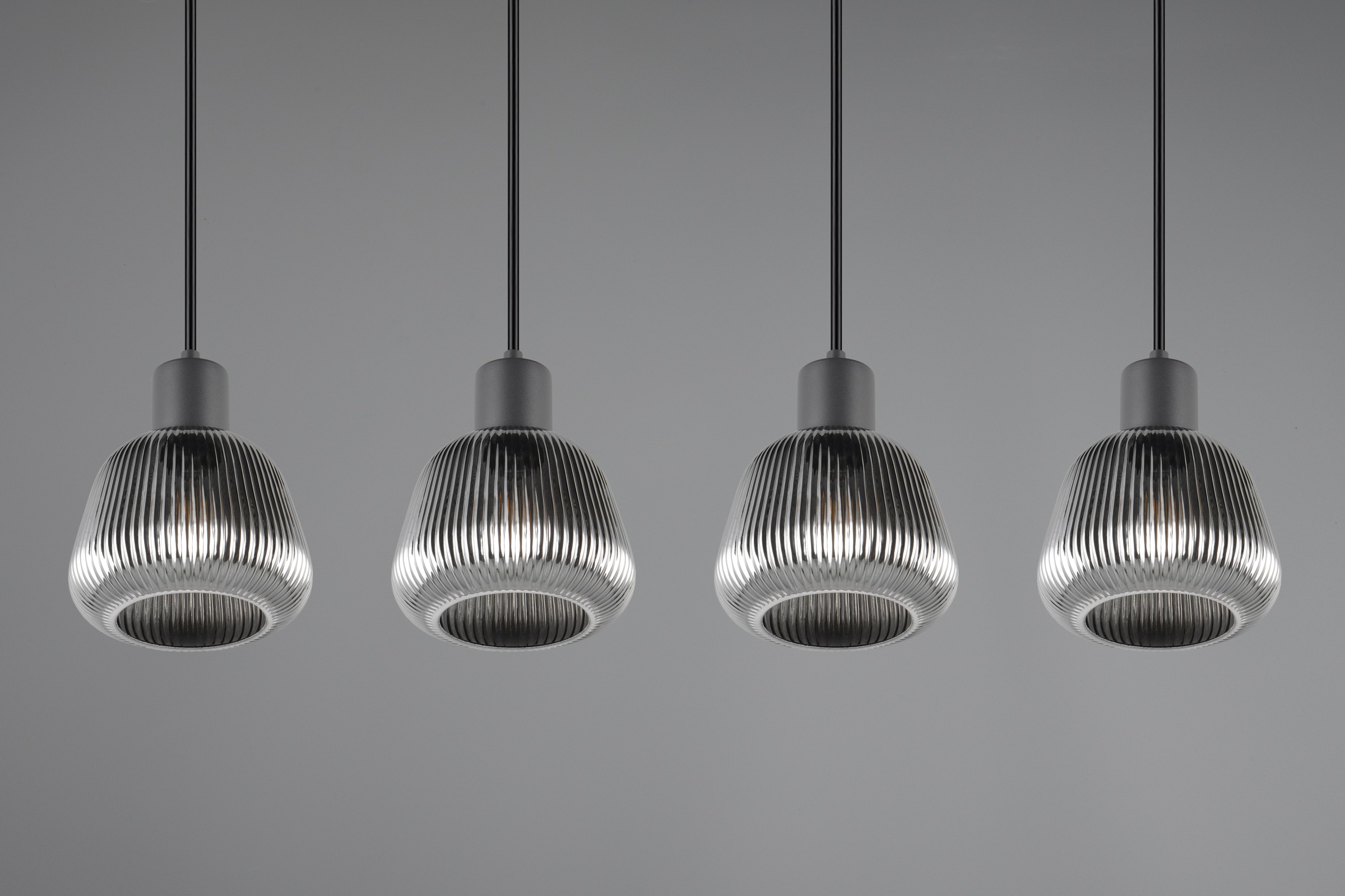 TRIO Leuchten Pendelleuchte »TARIFA, 4-flammige Hängeleuchte exkl 4xE27 max 25W, Glas Hängelampe« E27 1 Stk. warmweiß - kaltweiß höhenverstellbar max 150cm Glas in Riffeloptik und leicht verspiegelt