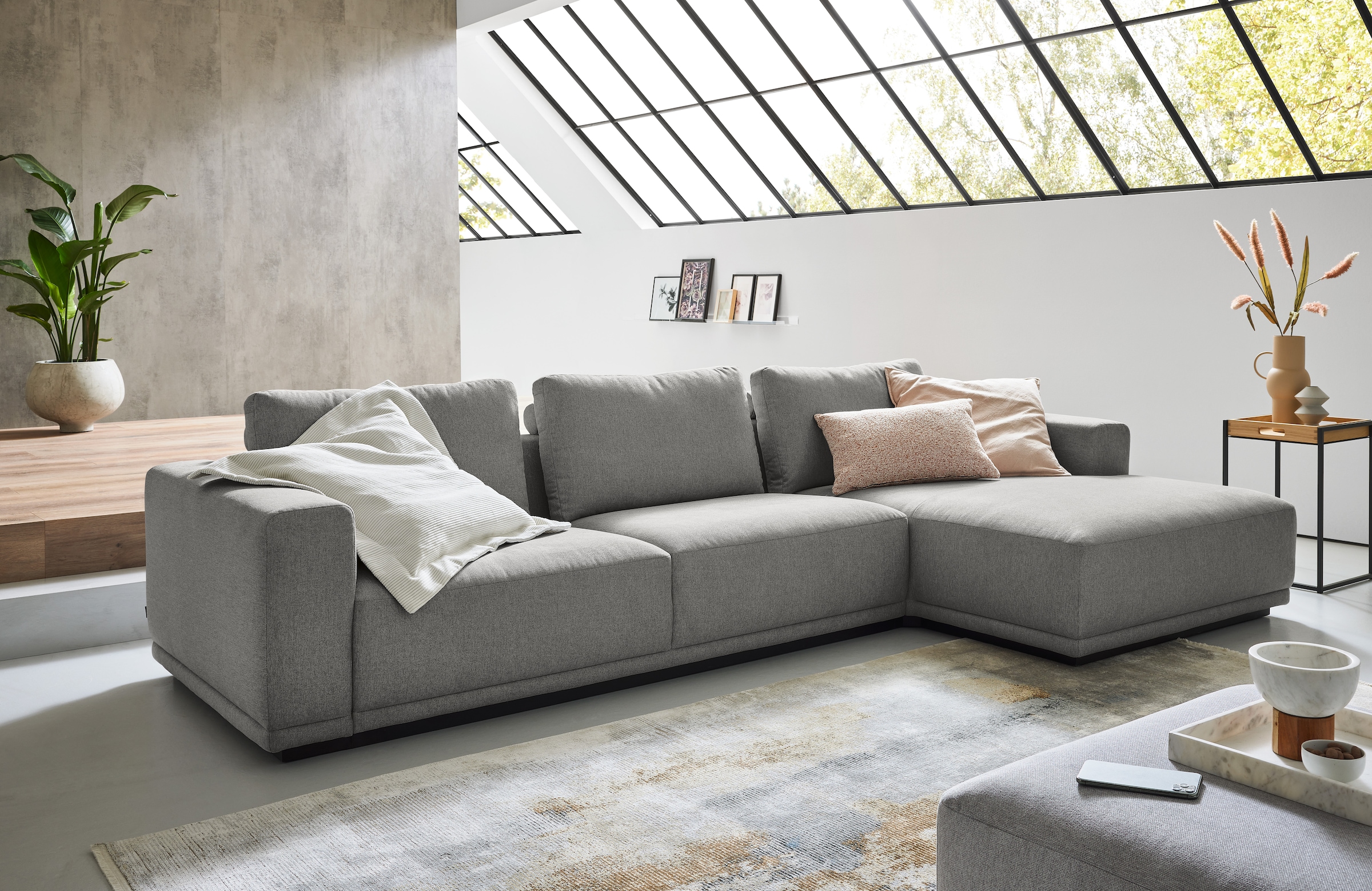 Musterring Ecksofa "JustB PM200, Holzrahmen in schwarz, wahlw. Sitzvorzug, Breite 316cm" Anreihsofa links & Longchair rechts, mit elektischem Sitzvorzug