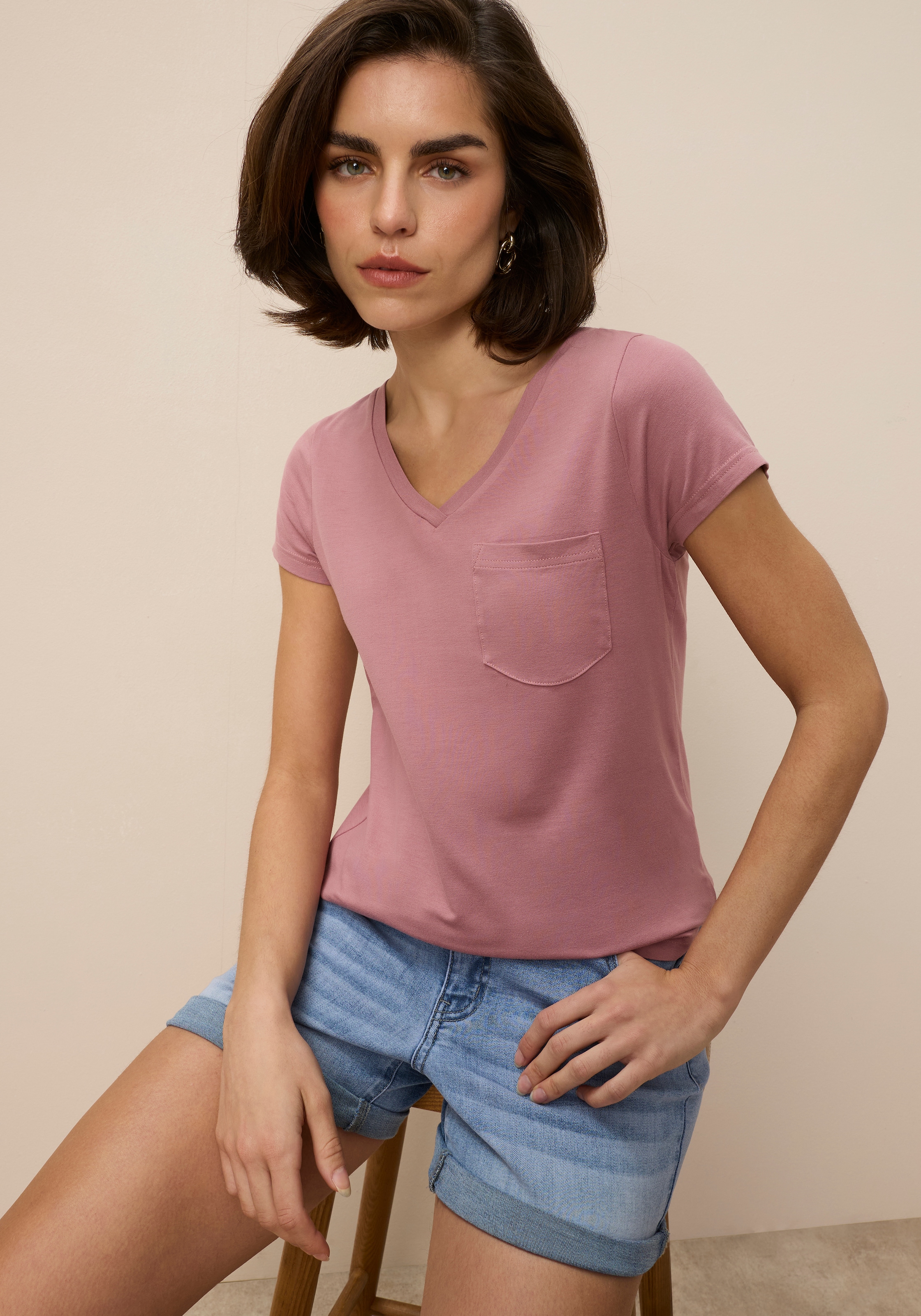 Tamaris T-Shirt lässige Passform, mit V-Ausschnitt, unifarben, hüftbedecken günstig online kaufen