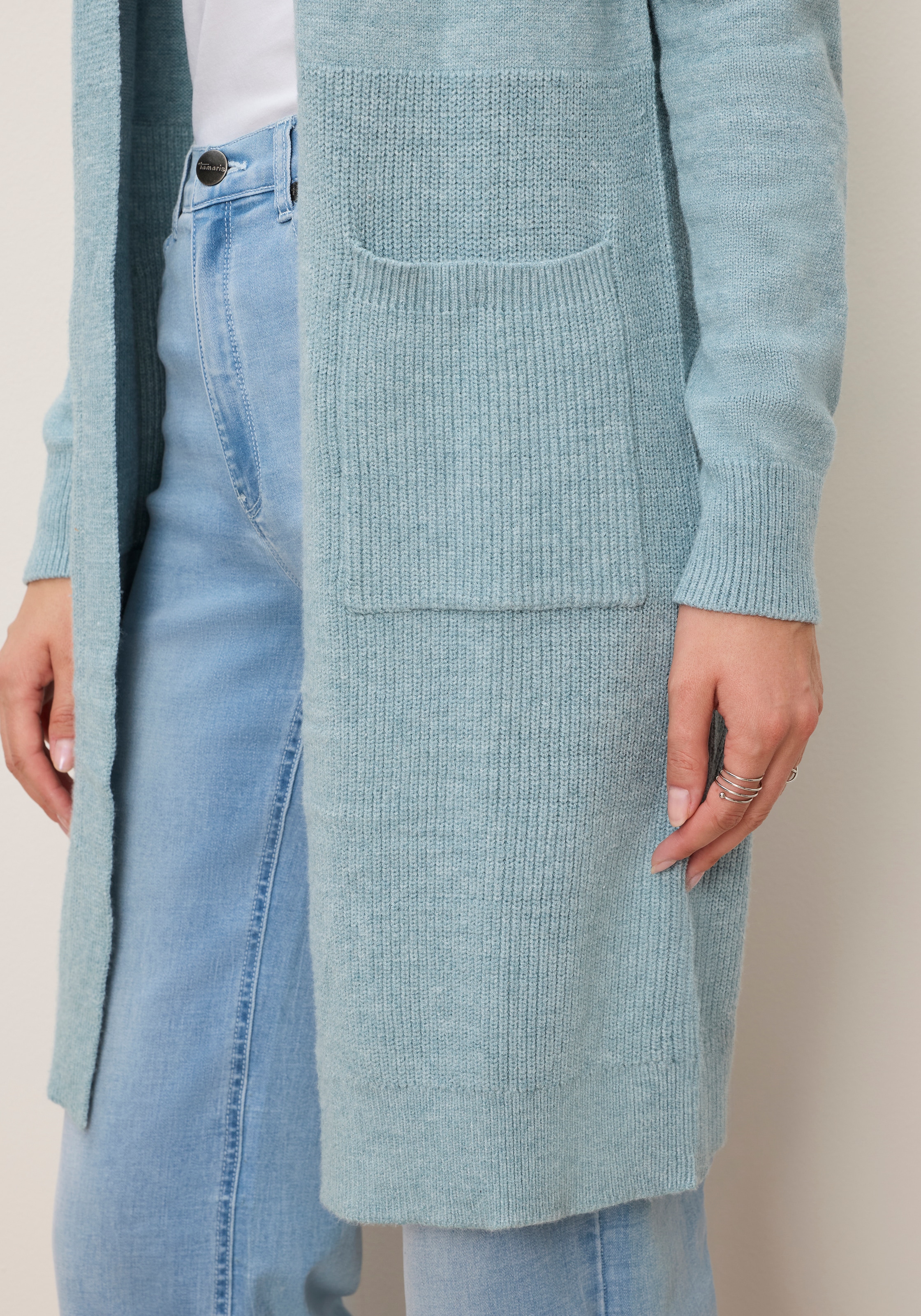 Tamaris Strickjacke »mit Taschen, lässig geschnitten« aus weicher Viskosemischung