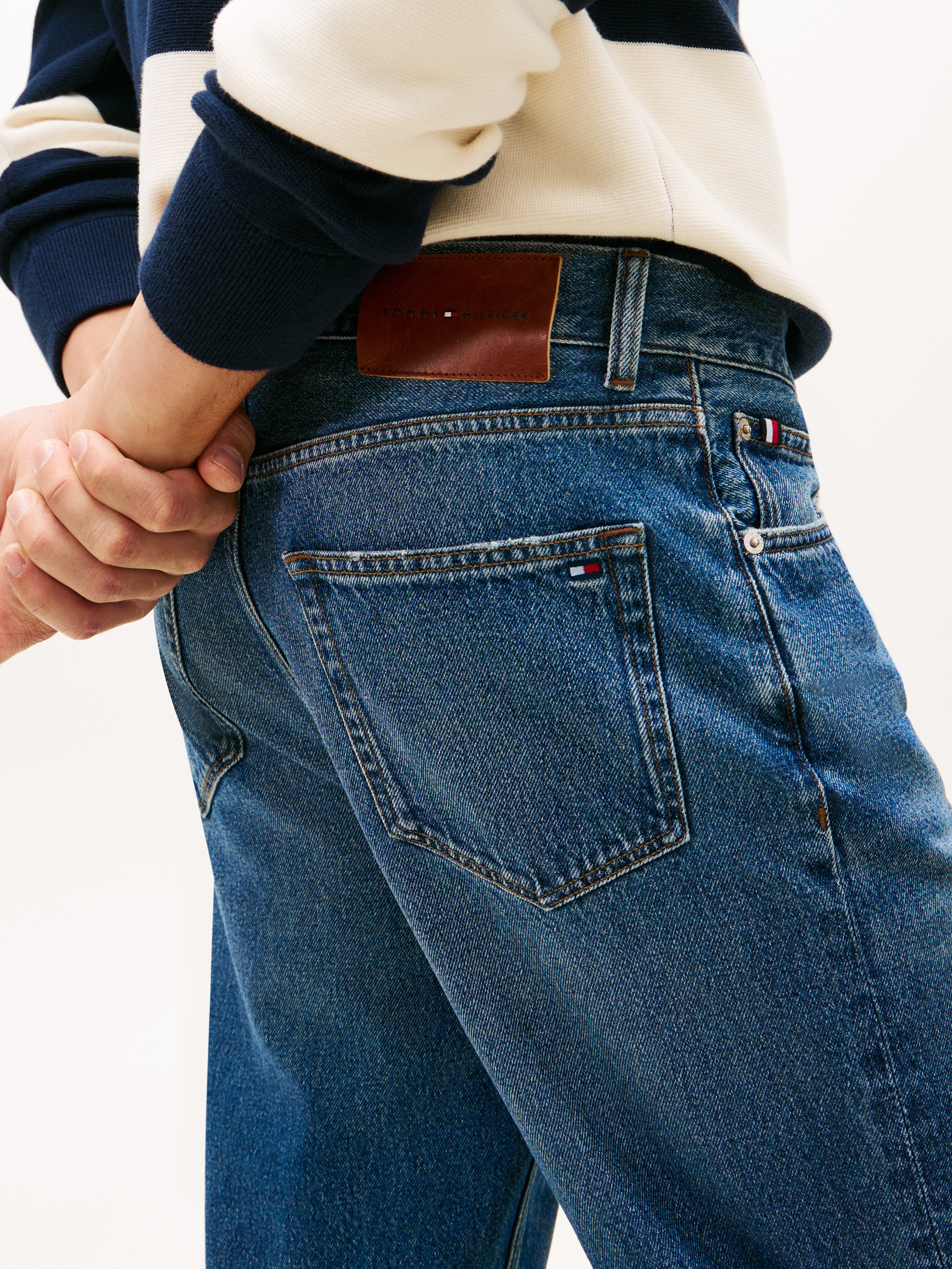 Tommy Hilfiger Tapered-fit-Jeans "HARLEM" mit Fade-Effekten günstig online kaufen