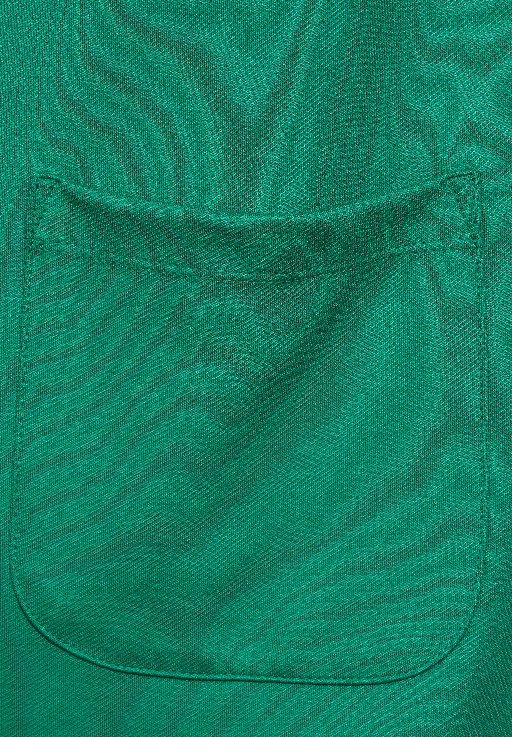 Cecil Longblazer, mit Reverskragen