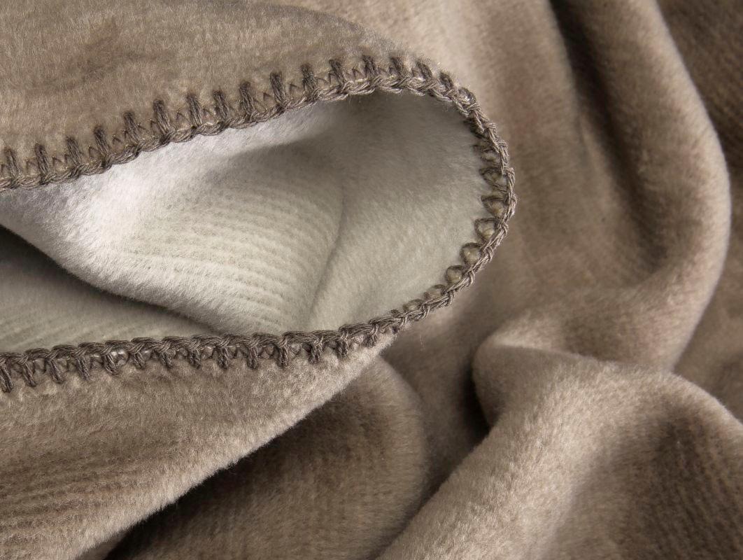 Biederlack Wohndecke »Duo«, mit unifarbener Wendeoptik, Kuscheldecke