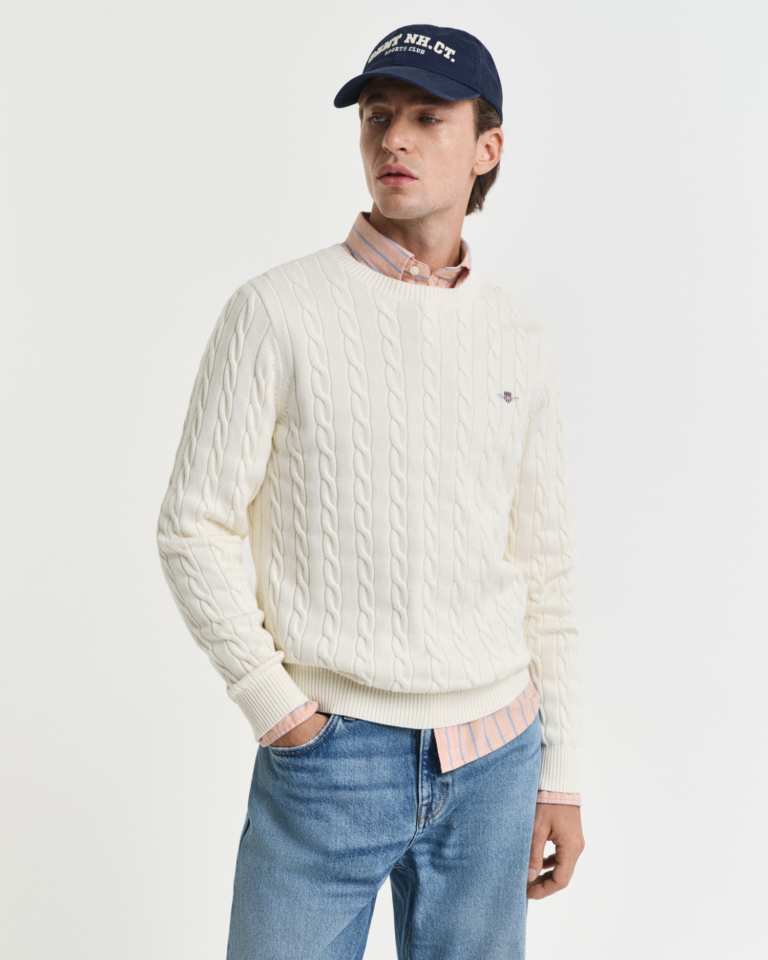 Gant Strickpullover »COTTON CABLE C-NECK«, mit Wappen-Logostickerei auf der Brust