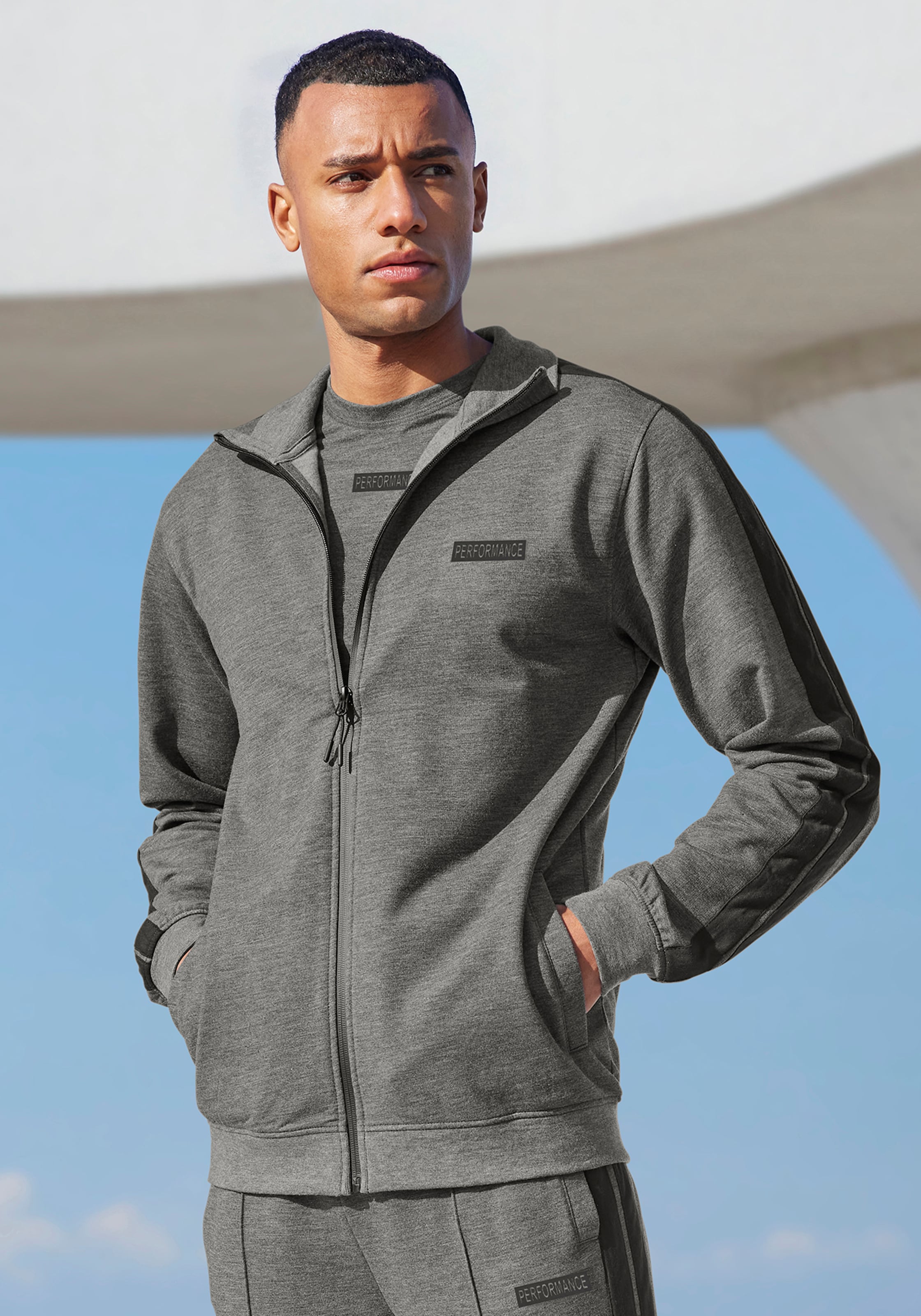 AUTHENTIC LE JOGGER Sweatjacke, mit seitlichen Streifen und Taschen günstig online kaufen