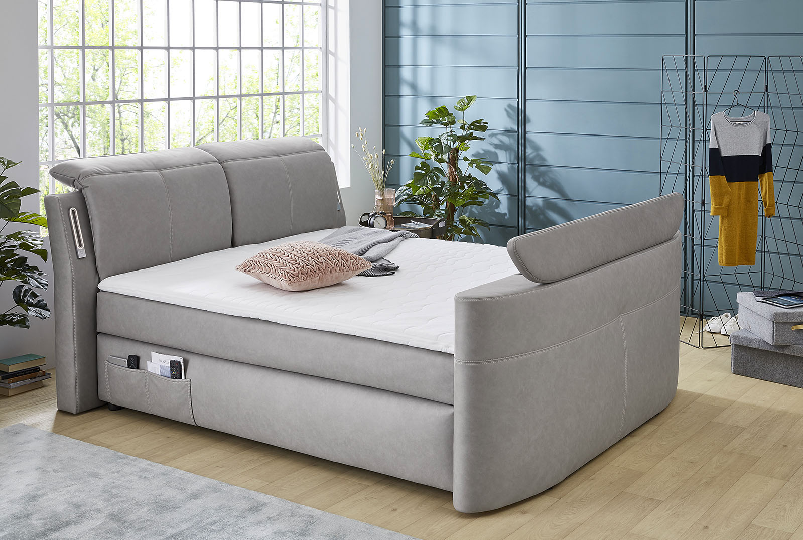 Thumbnail - Jockenhöfer Gruppe Boxspringbett "Movie Star", mit versenkbarem TV-Lift, Fernbedienung, LED-Licht, USB-Ladestation und v...