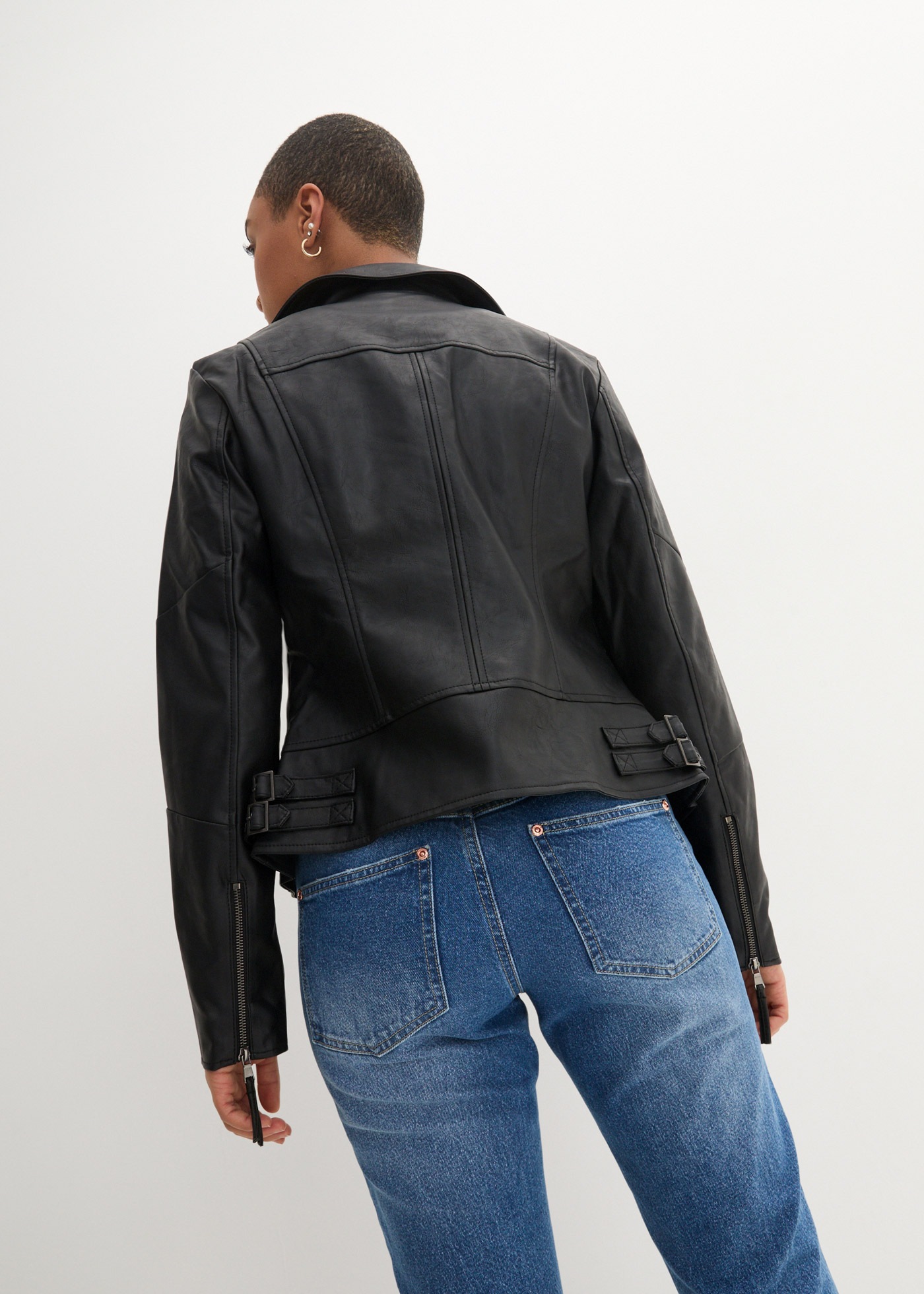 Thumbnail - bonprix Lederimitatjacke im Bikerstil, taillierte Passform, mit Kragen und Revers