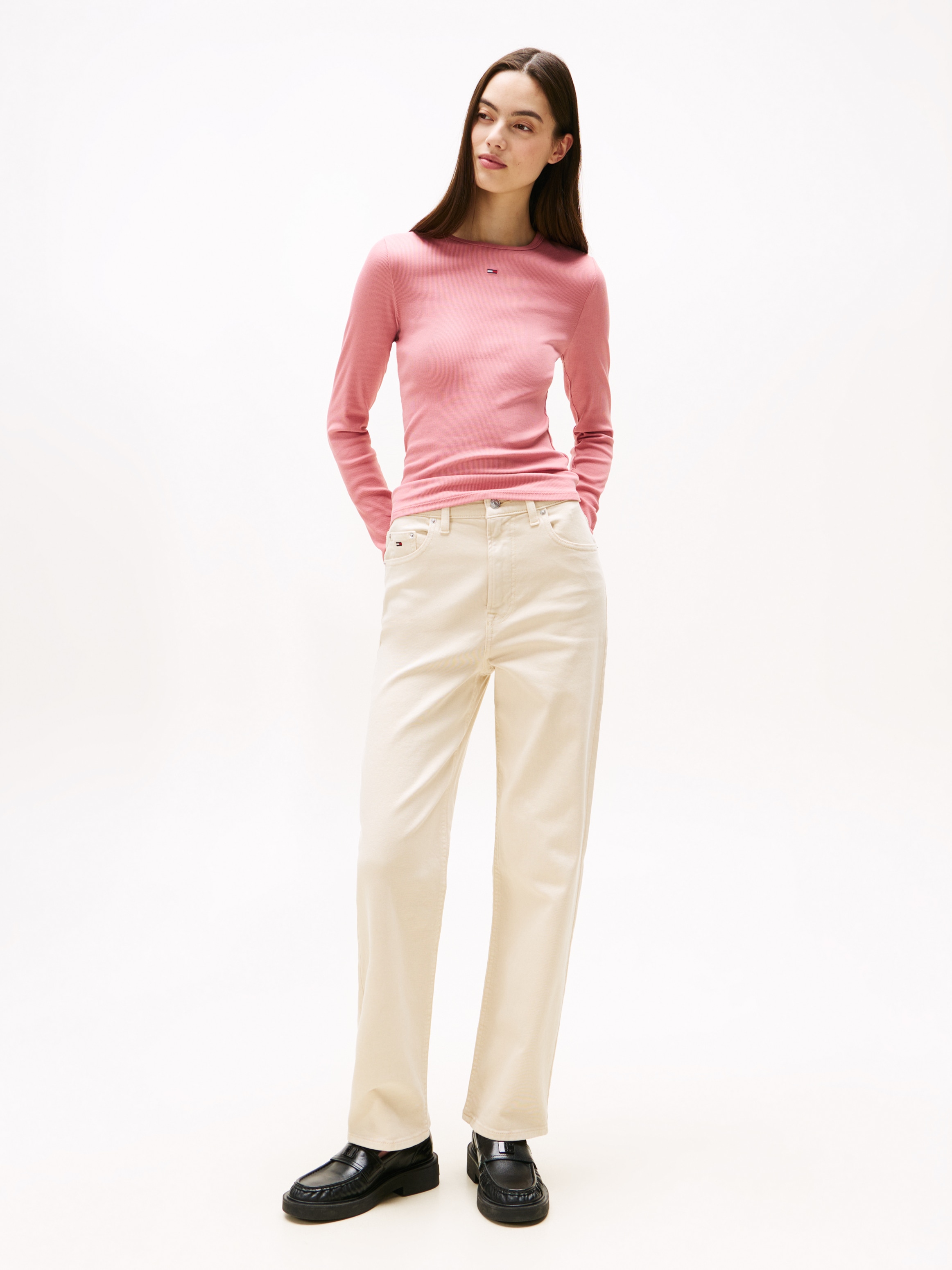 Tommy Jeans Langarmshirt »TJW SLIM ESSENTIAL RIB LS«, mit Logostickerei