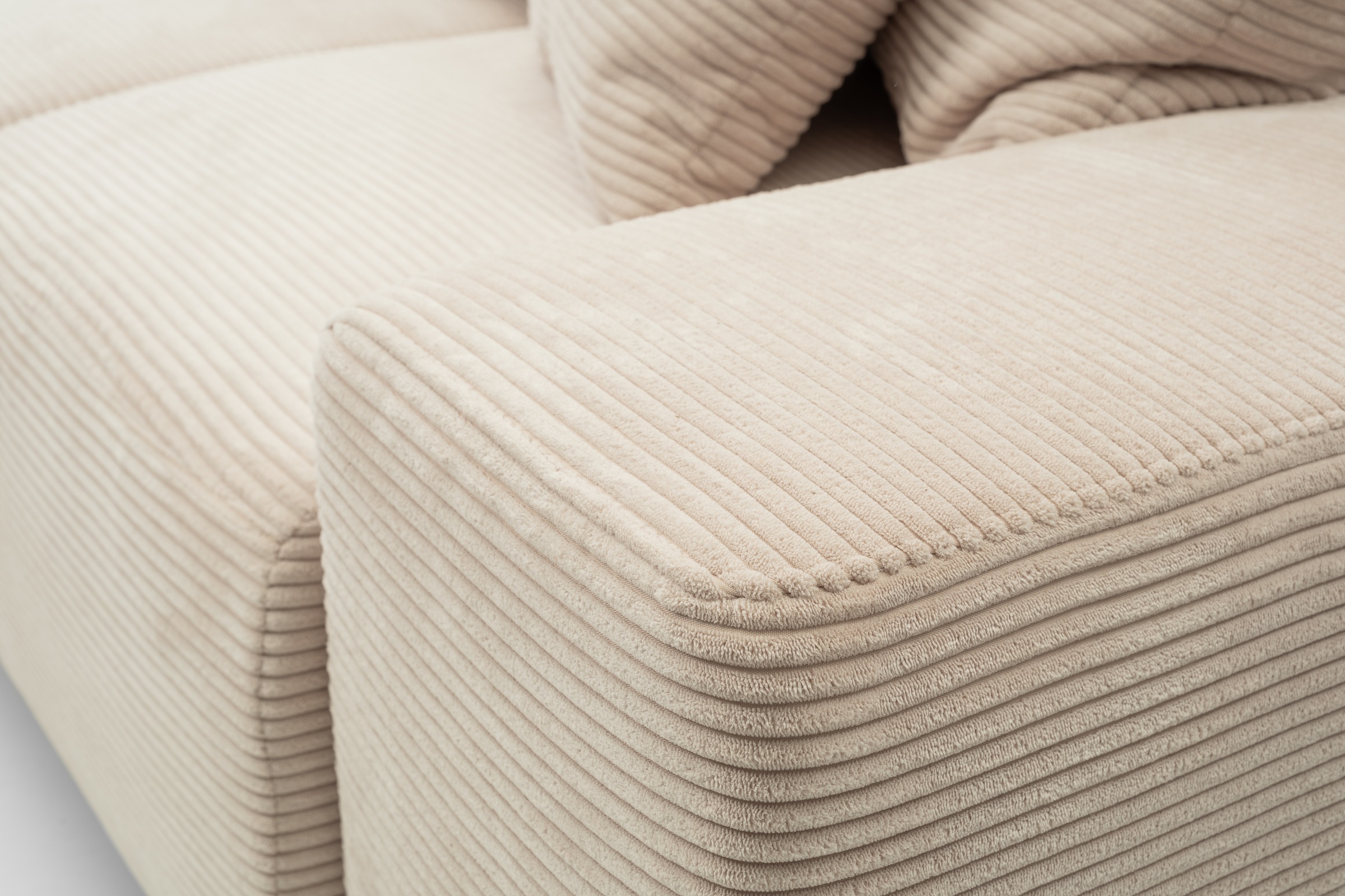 WERK2 Ecksofa »Riwa, modernes Sofa zum Kuscheln und Entspannen, Breite 300cm, L-Form«, Trendiges Ecksofa mit vielen Kissen, Schlaffunktion & Bettkasten