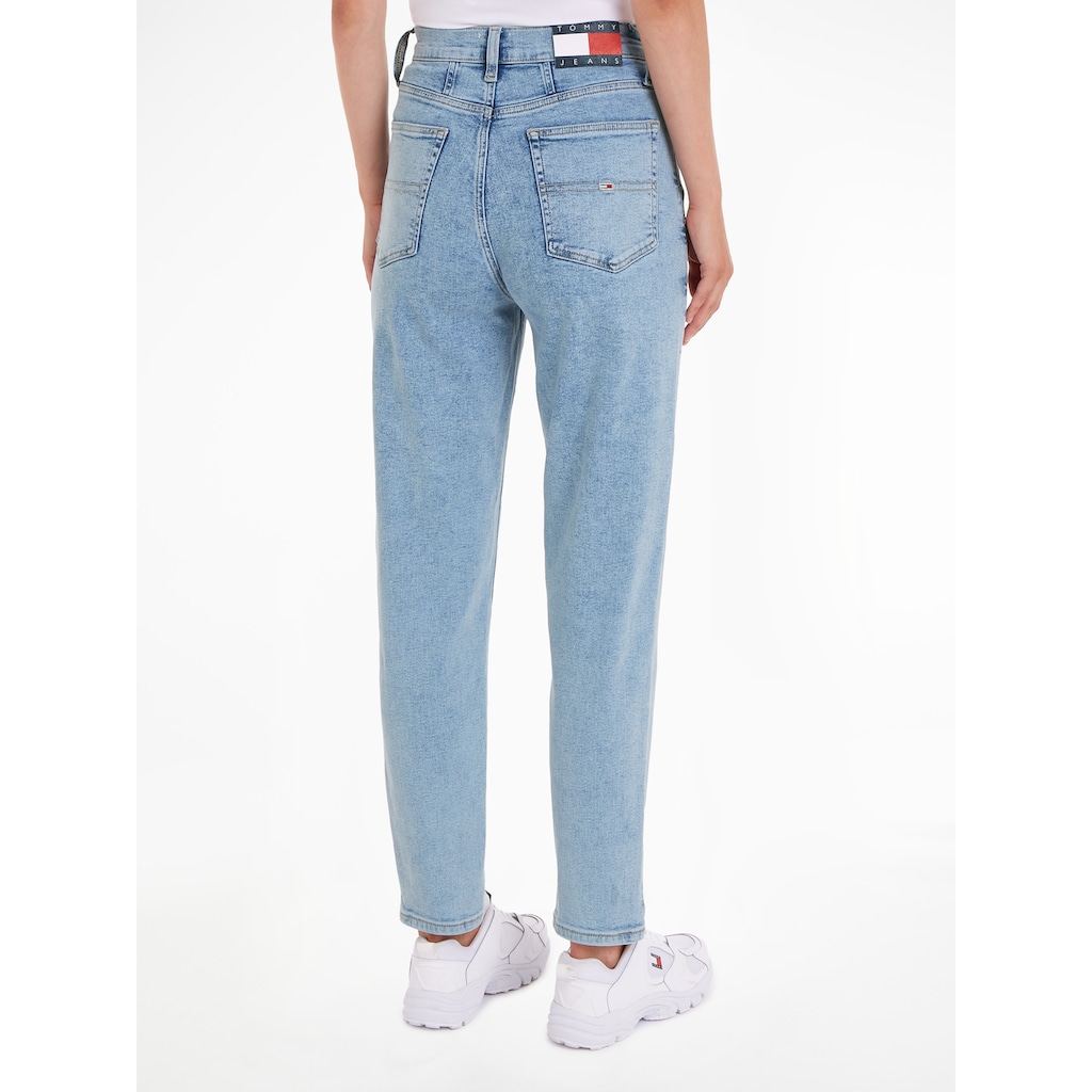 Tommy Jeans Mom-Jeans »MOM SLIM UH CG4215«, mit Logostickerei