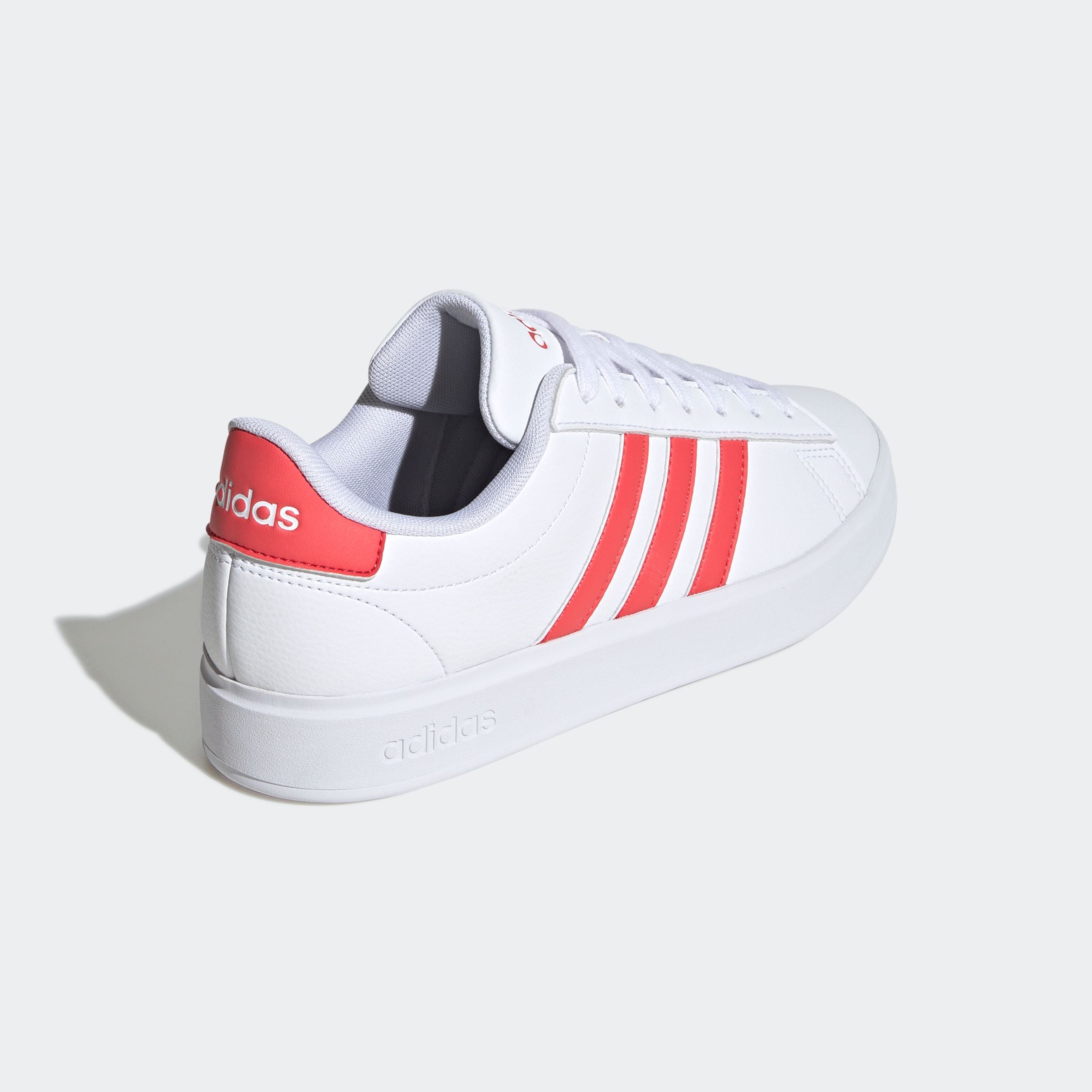 adidas Sportswear Sneaker »GRAND COURT CLOUDFOAM LIFESTYLE COURT COMFORT«, Design auf den Spuren des adidas Superstar