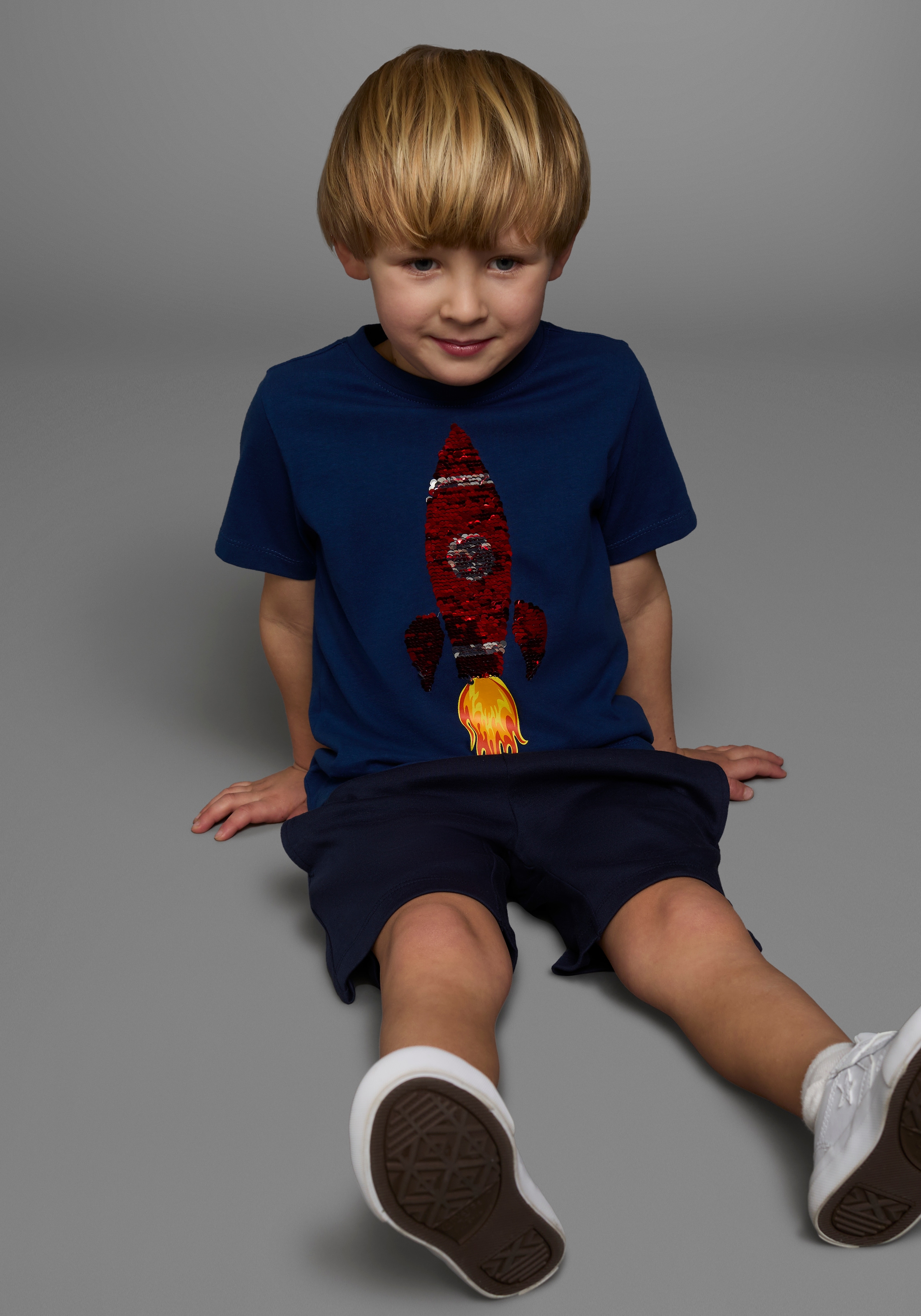 KIDSWORLD T-Shirt »Mit Rakete aus Wendepailletten«, Kurzarm, Basic-Passform, bedruckt, Rundhalsausschnitt