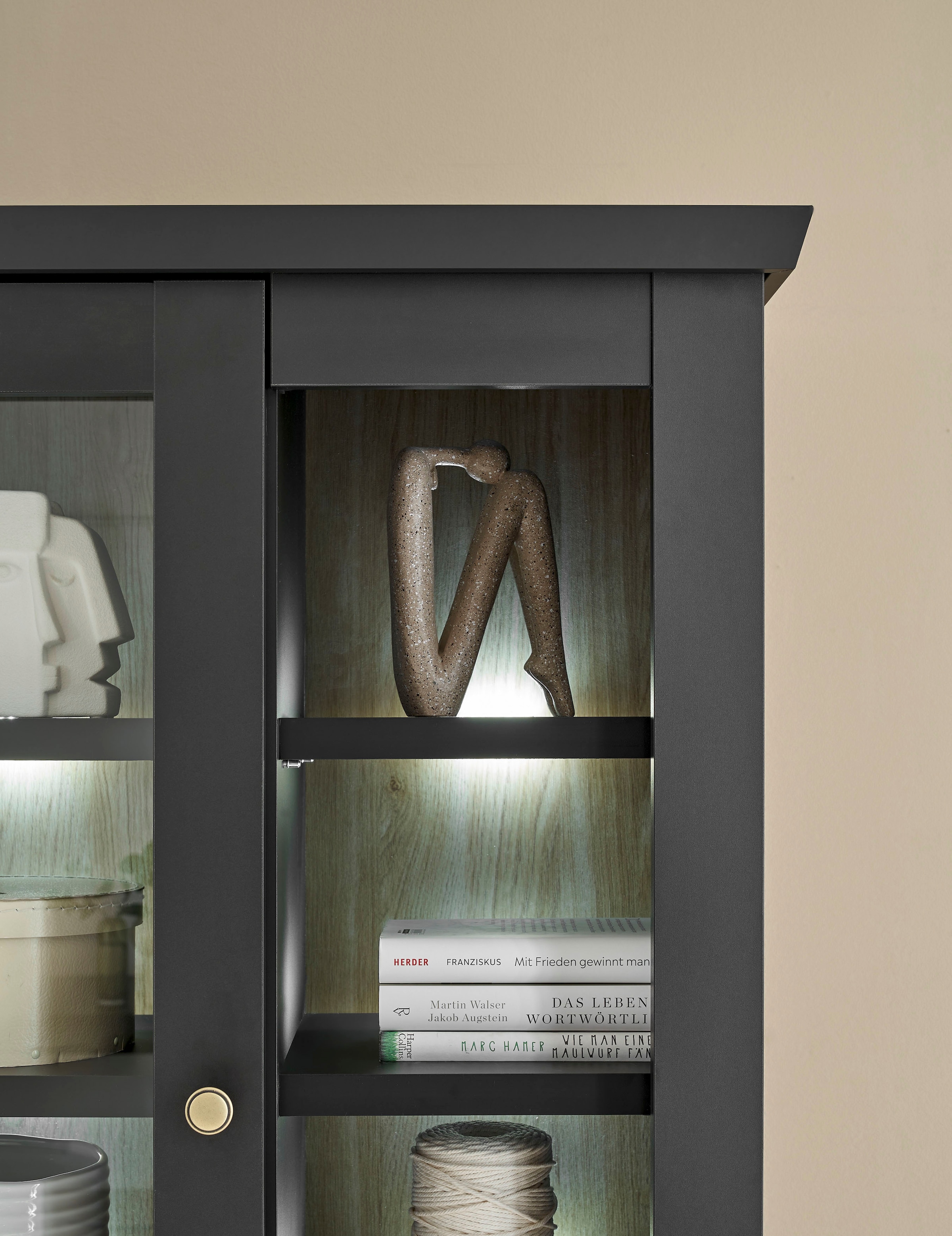 Home affaire Vitrine »Lincoln, Hochschrank im Landhausstil, moderne Glasvitrine« edles Design, messingfarbene Knopfgriffe, vielseitig einsetzbar
