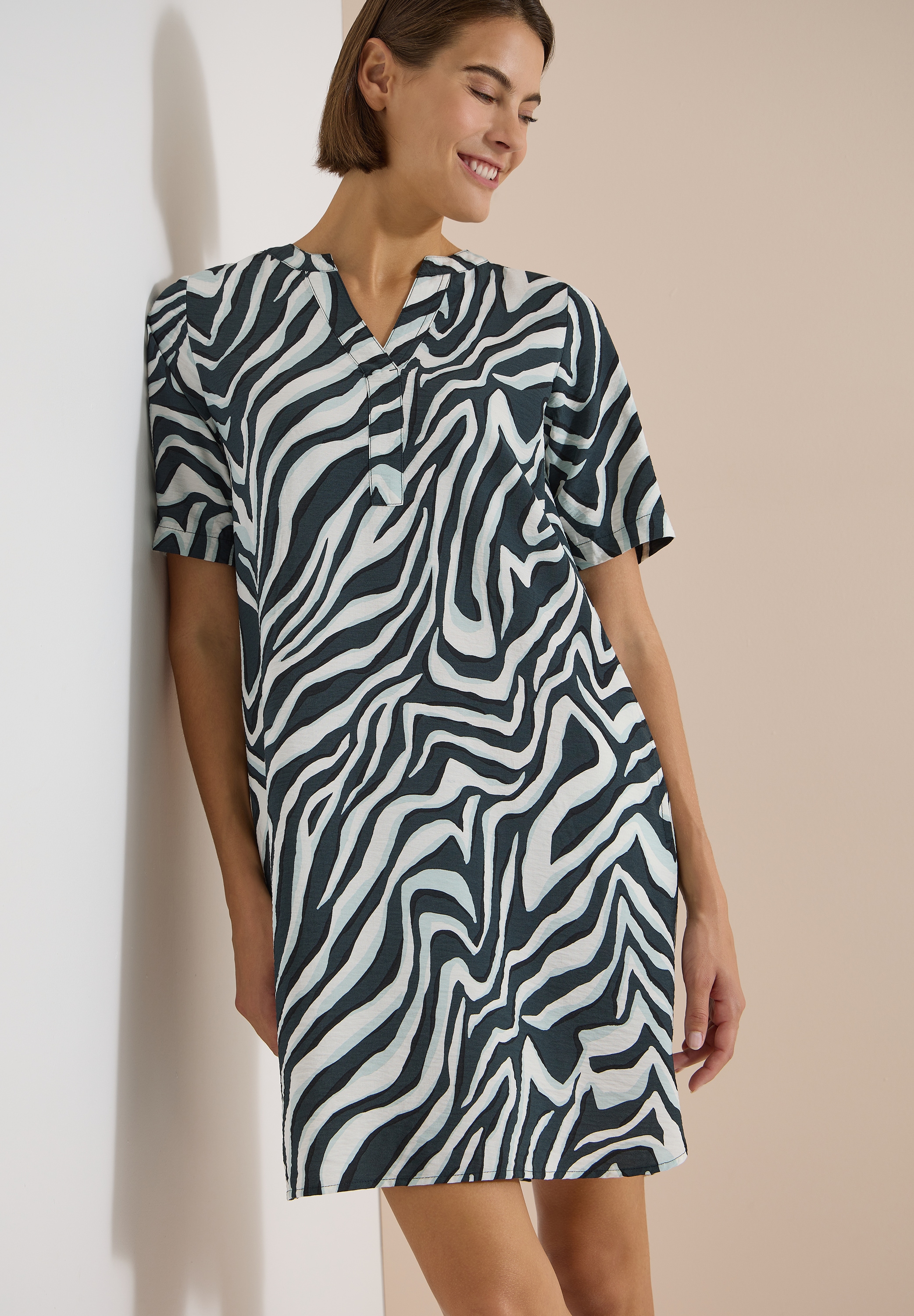Cecil Sommerkleid Eingrifftaschen Split Neck, abstrahierter Zebraprint, Viskosemix, Sommerkleid