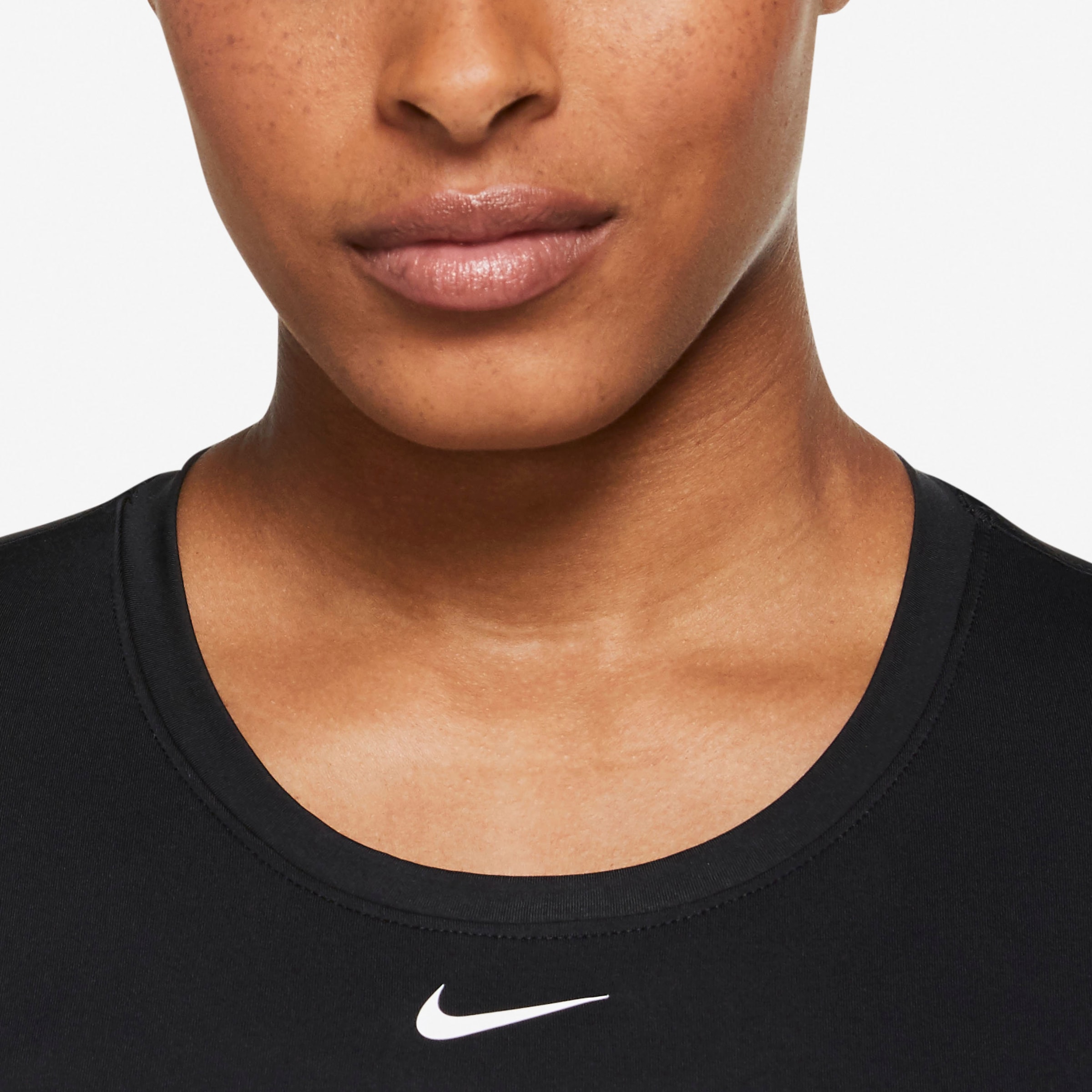 Nike Trainingsshirt »DRI-FIT ONE WOMEN'S SLIM FIT SHORT-SLEEVE TOP«