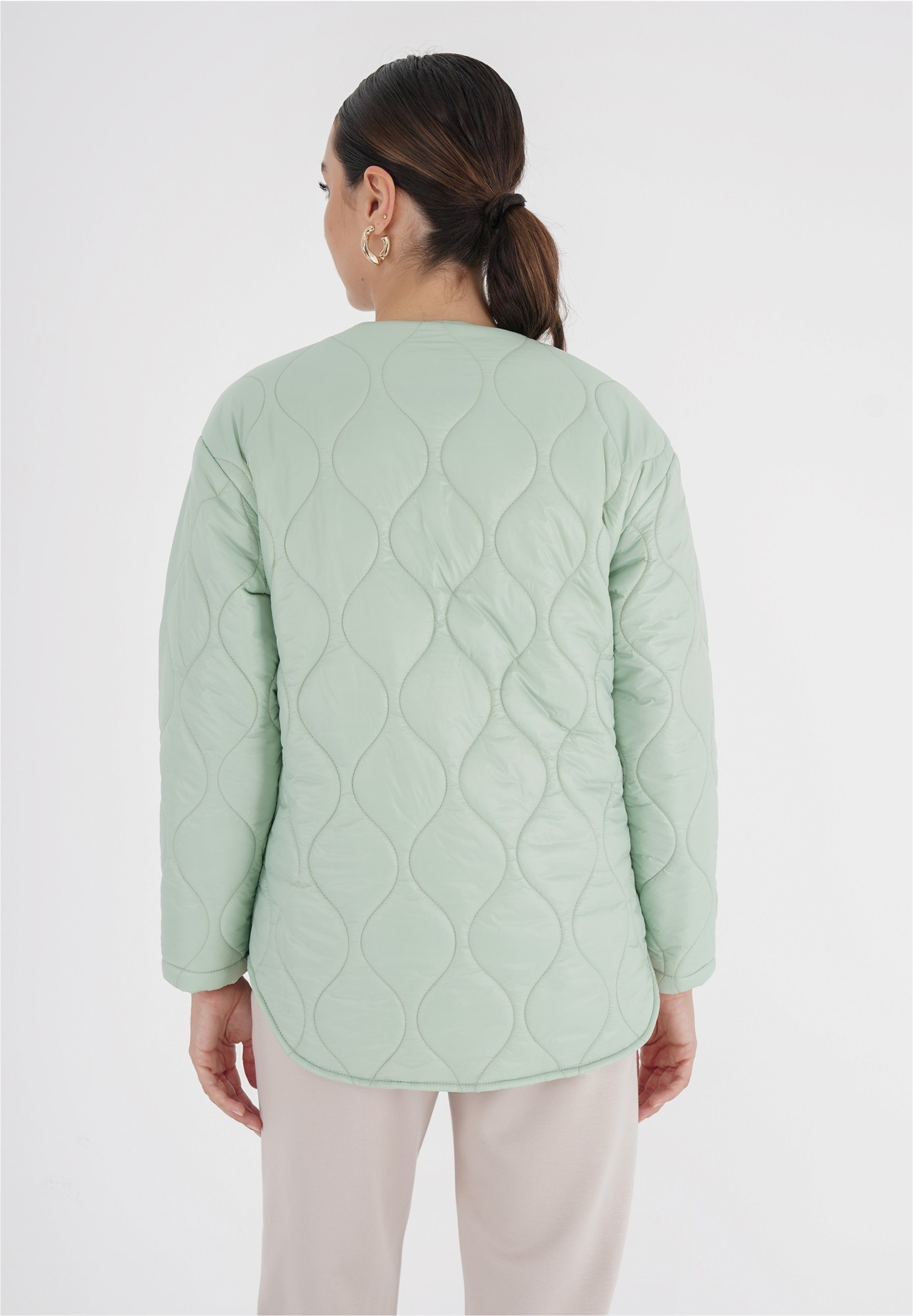 freshlions Steppjacke »Amara«, mit praktischen Druckknöpfen
