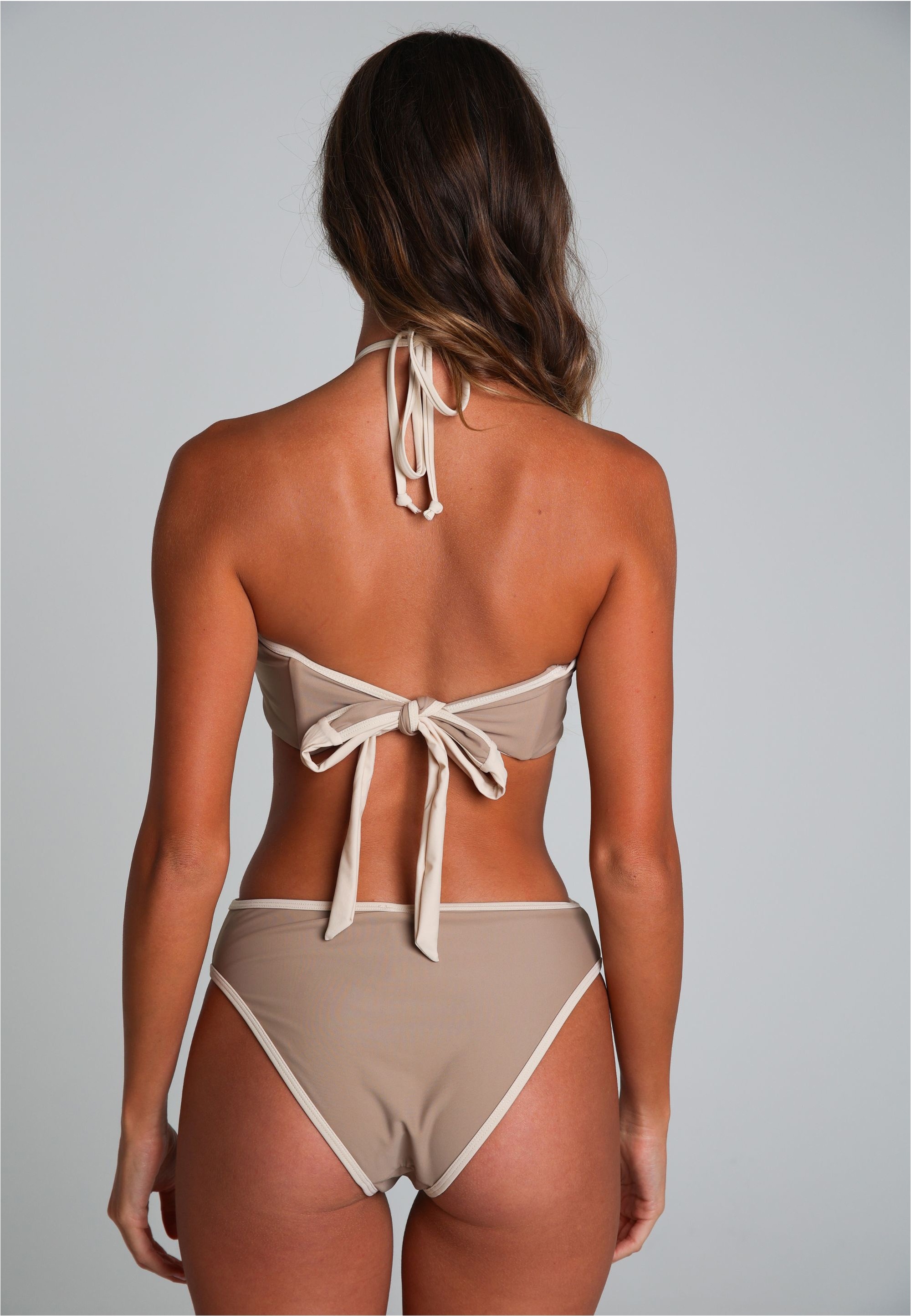 Moda Minx Badeanzug, (1 St.), mit tollen Cut-Outs