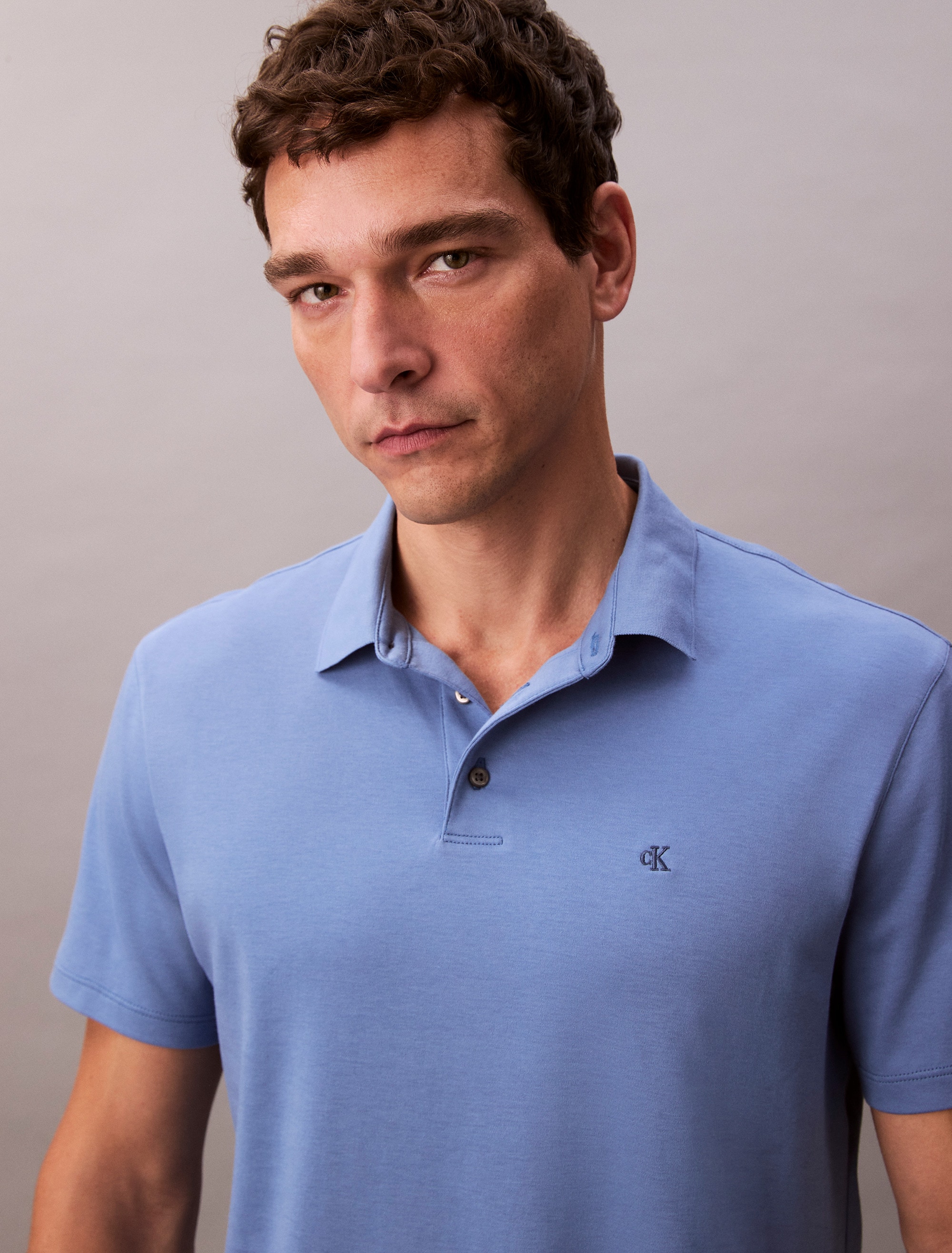 Calvin Klein Poloshirt »SS SUPIMA CHEST EMB POLO«, Mit Rundhalsausschnitt