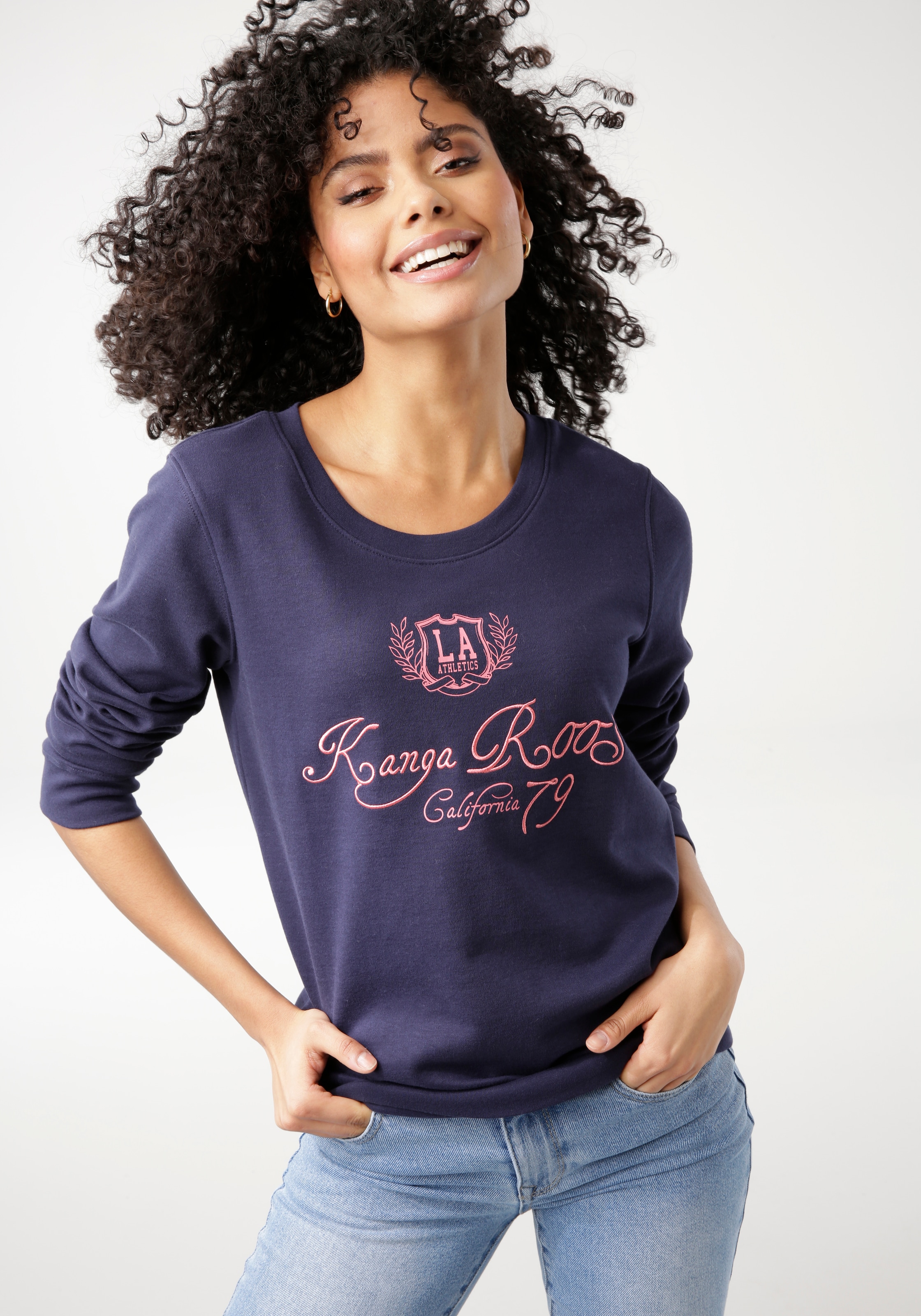 KangaROOS Collage-Stil | bestellen mit trendigem im neuen Sweater, Logo-Druck BAUR