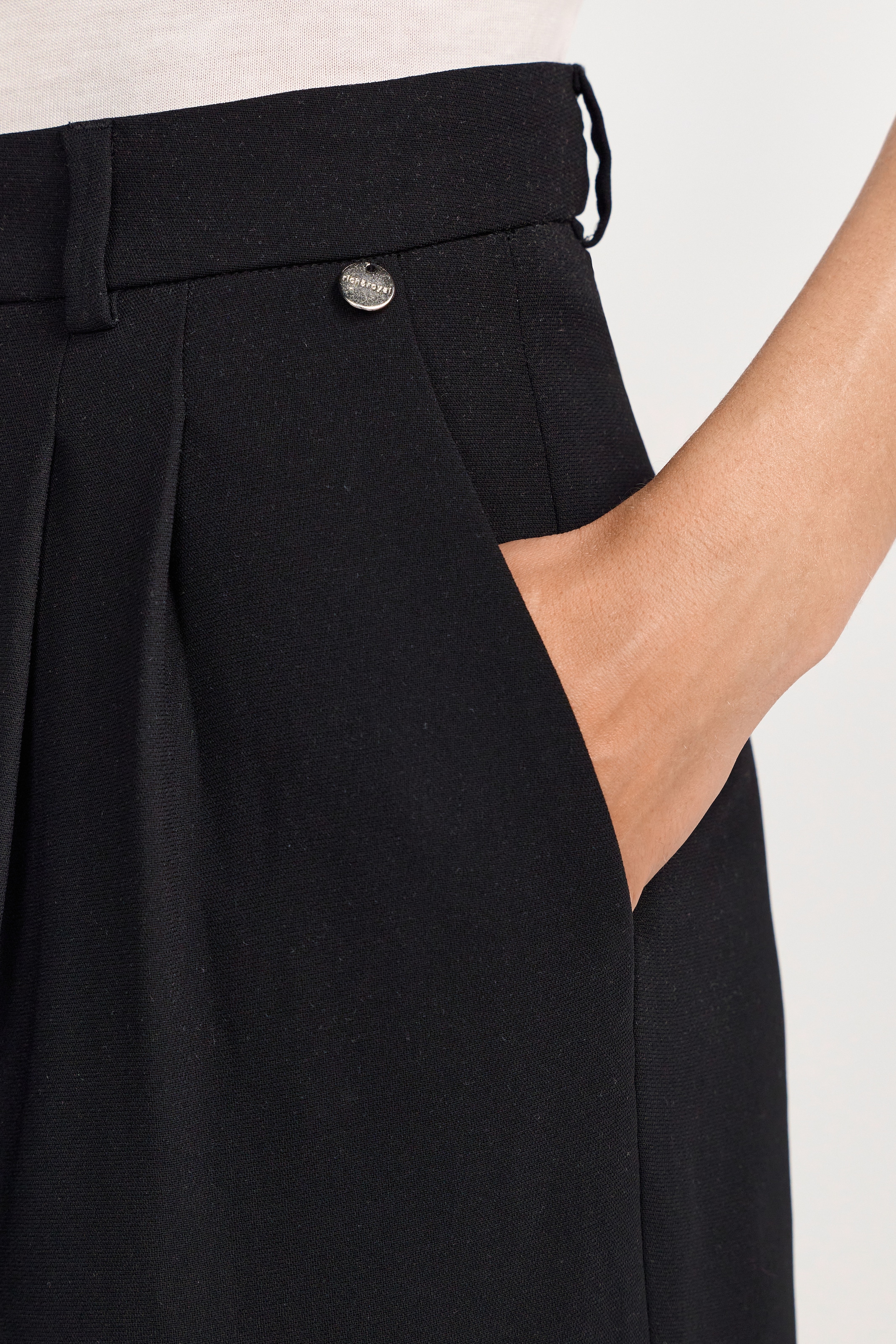 RICHROYAL Bügelfaltenhose, Mit Markenlabel über der Tasche