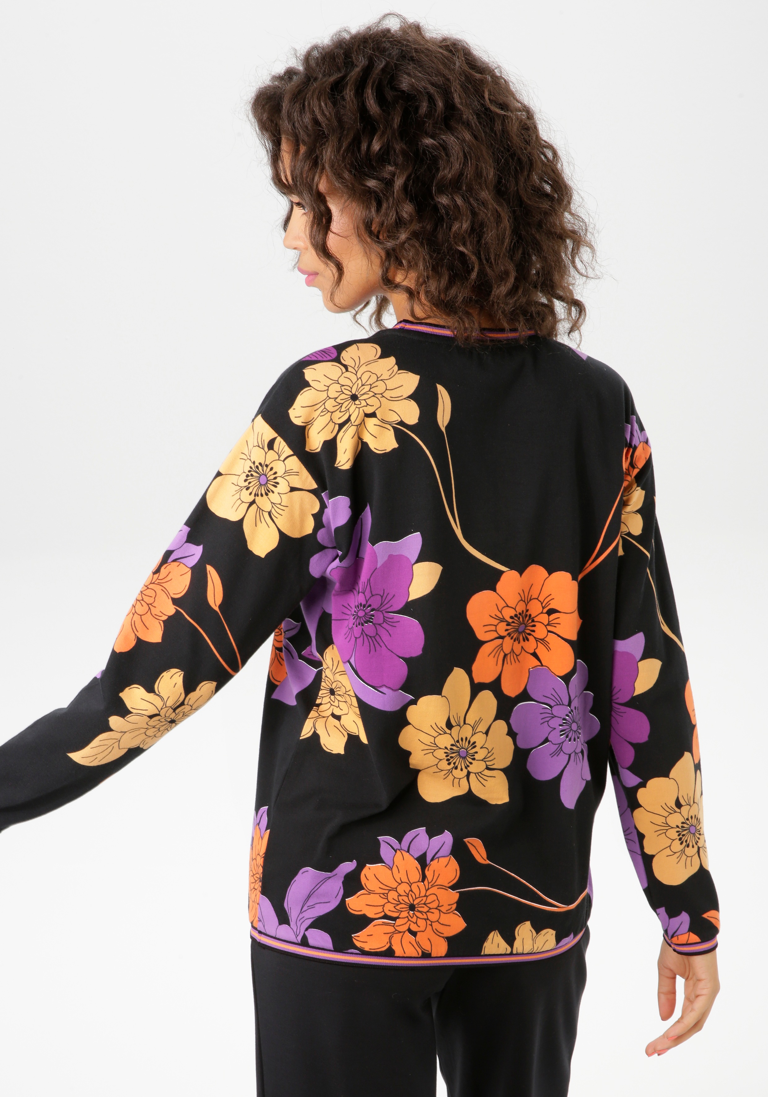 Thumbnail - Aniston CASUAL Sweatshirt, mit großflächigen Blumen bedruckt