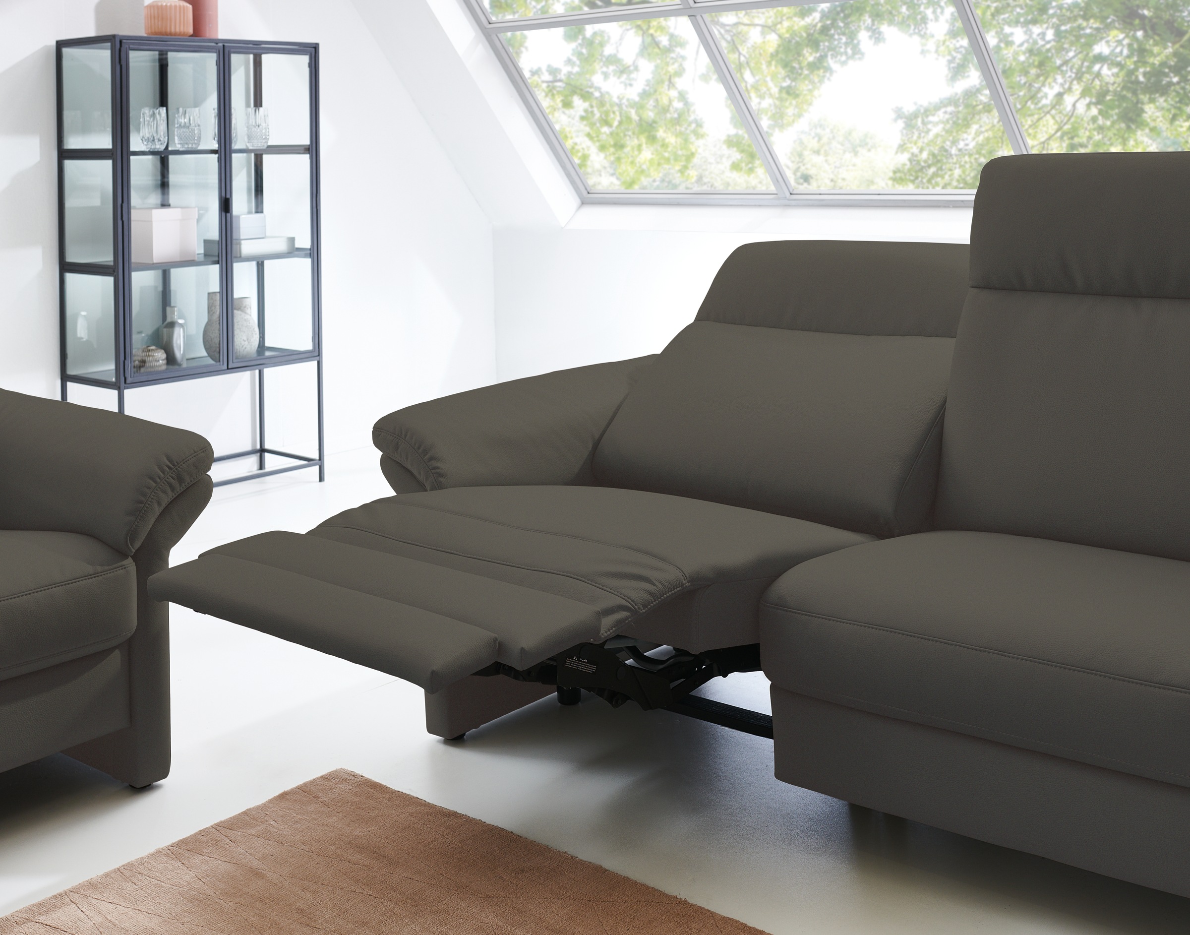 Places of Style 2,5-Sitzer »Senise, Breite 186 cm, Armteilverstellung, Federkern«, wahlweise auch mit Relaxfunktion auf beiden Seiten