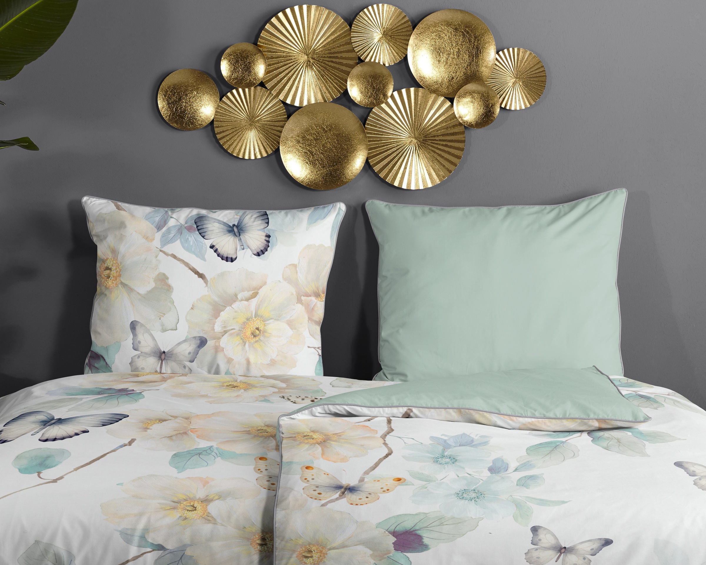 Thumbnail - Descanso Wendebettwäsche "Adiwanya" 2 Stk. tlg. Satin, Reißverschluss, Paspel, Biese, Wendeoptik, Luxe, Blumen, weiß