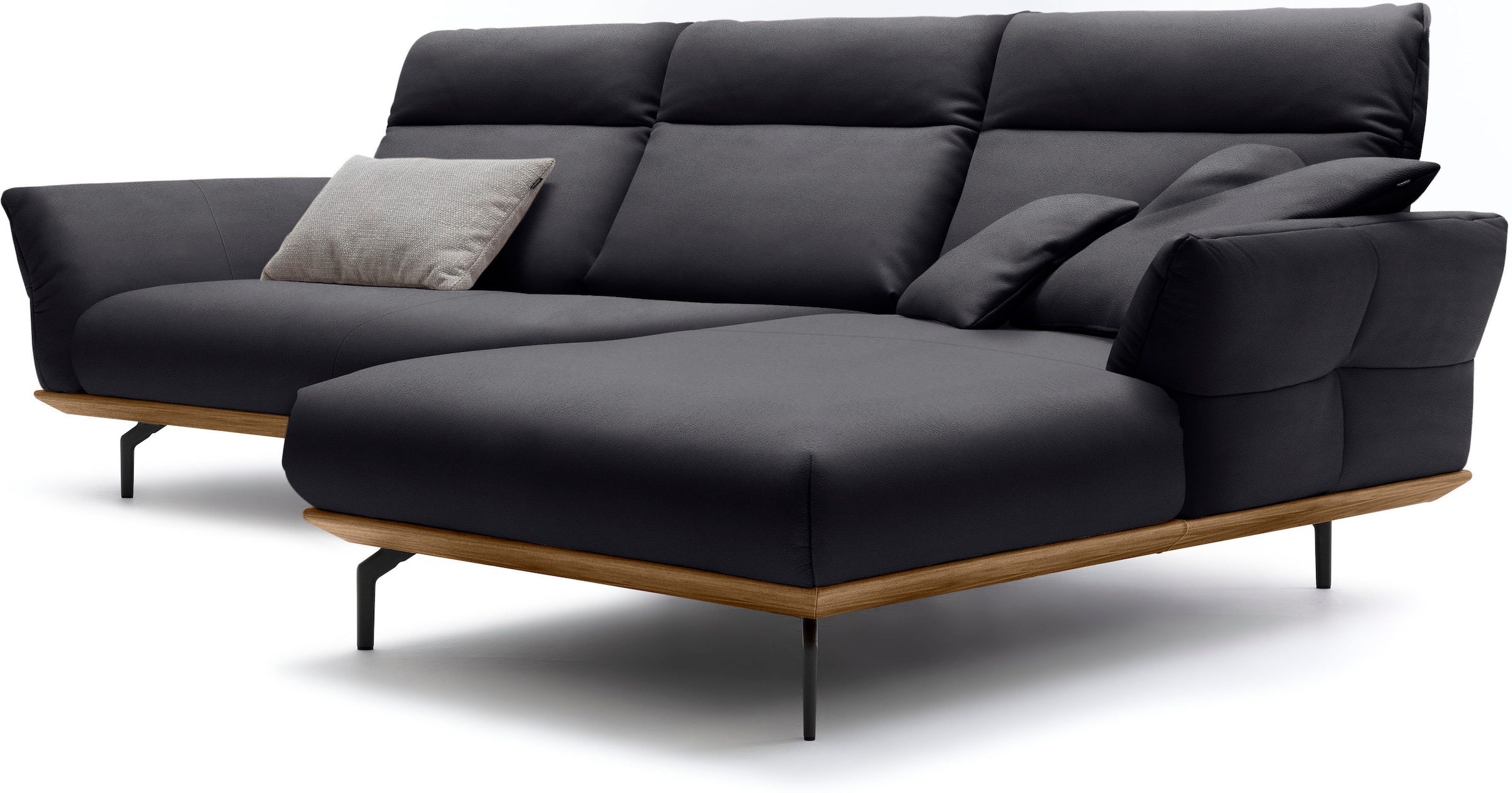 Creation BY ROLF BENZ Ecksofa »CR.460«, Sockel in Nussbaum, Winkelfüße in Umbragrau, Breite 318 cm