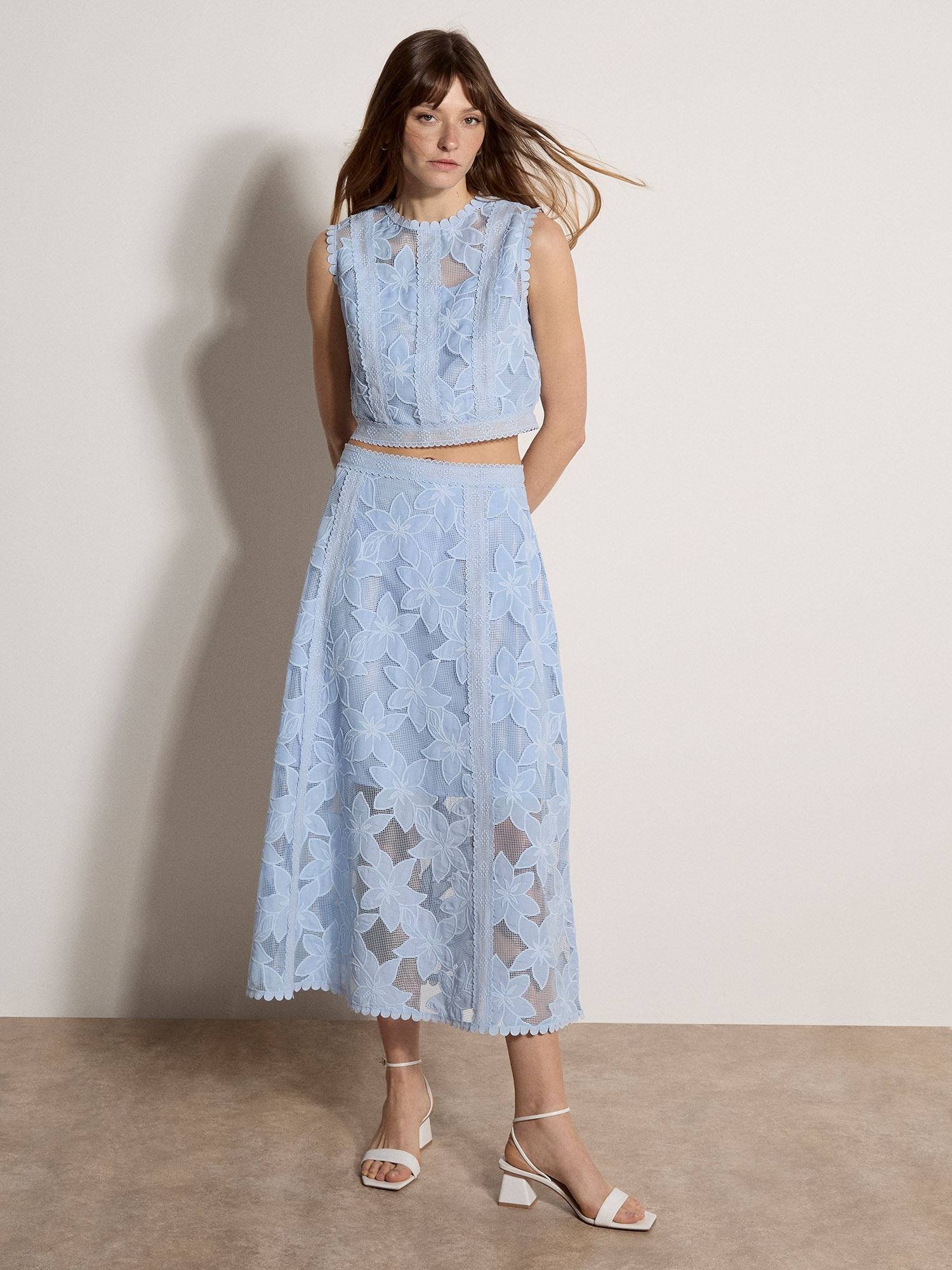 Apricot »Crop-Top« aus floraler Mesh-Spitze