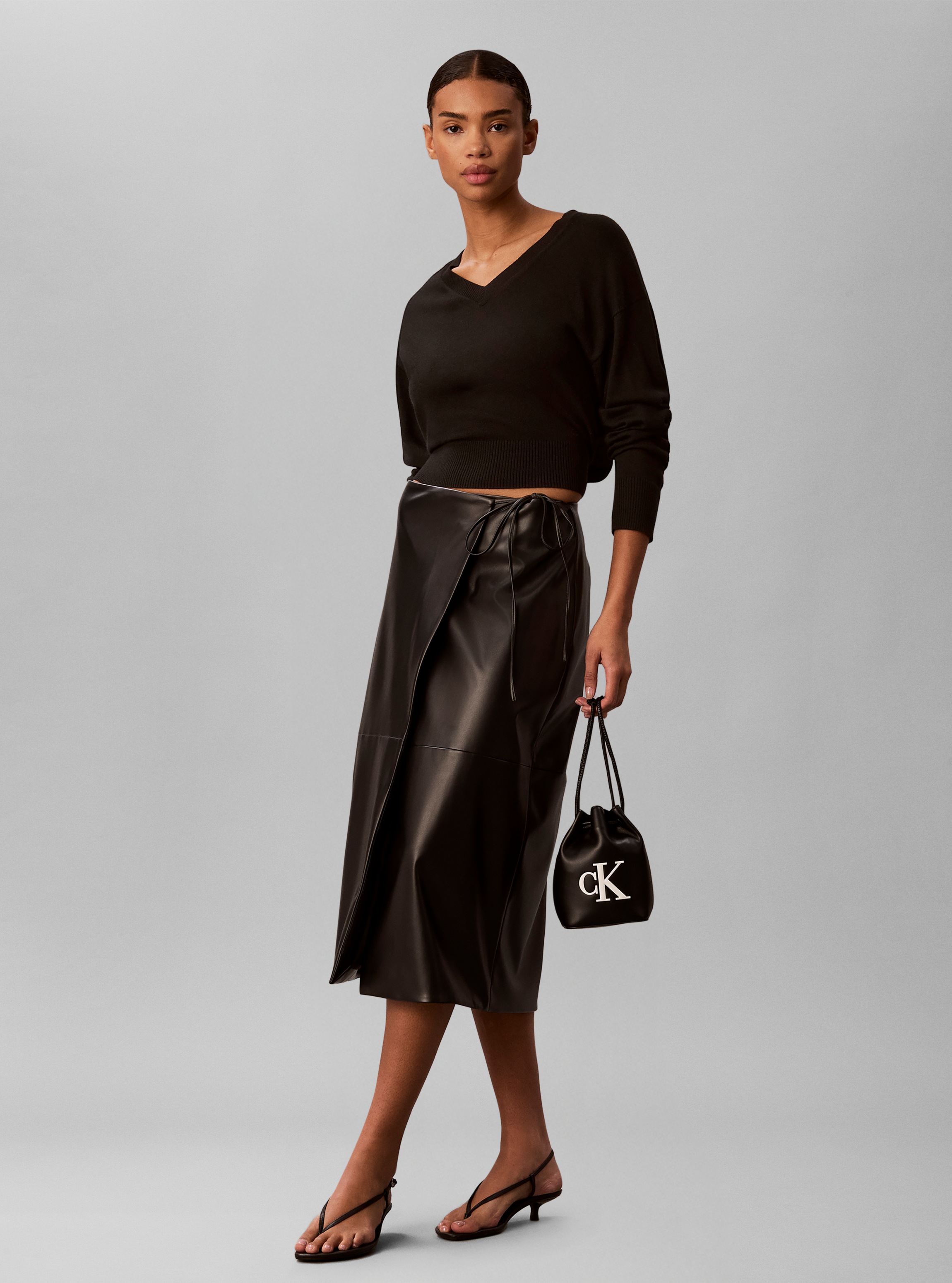 Calvin Klein Beuteltasche »BOLD CK MINI BUCKET CROSSBODY« Mini Bag, Beutel Bag, Kordelzug, CK-Logo
